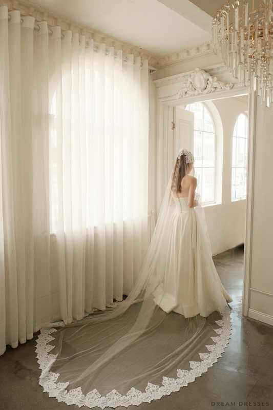 Mantilla Lace Veil (#KASSIDY) - Dream Dresses by P.M.N.