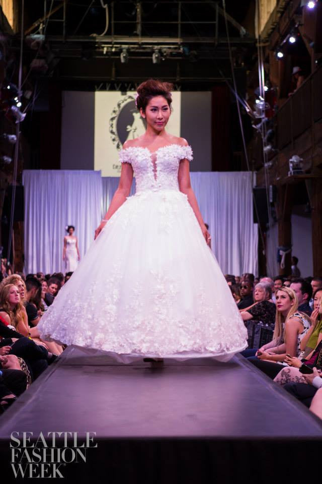SAMPLE SALE/ Off Shoulder Lace Ball Gown with 3D Flowers Lace Appliques (#Wora)