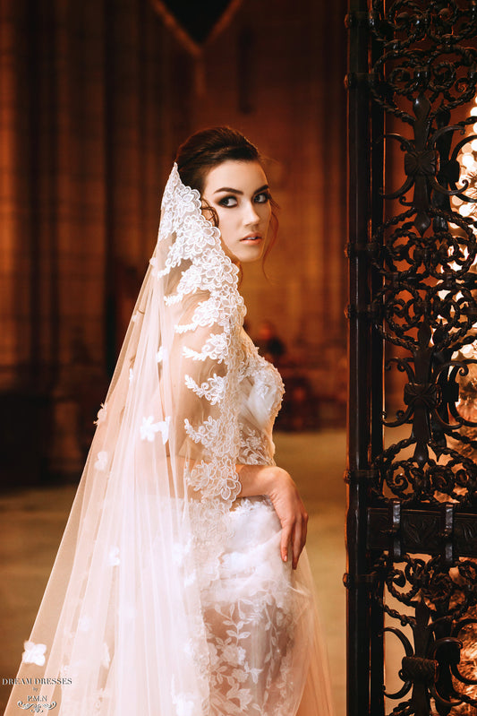 Cathedral Wedding Veil (#Izia) - Dream Dresses by P.M.N
- 1