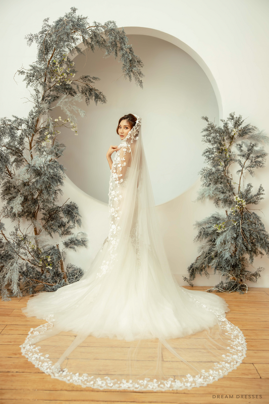 Cathedral Mantilla Floral Veil (#Lisanne) - Dream Dresses by P.M.N.