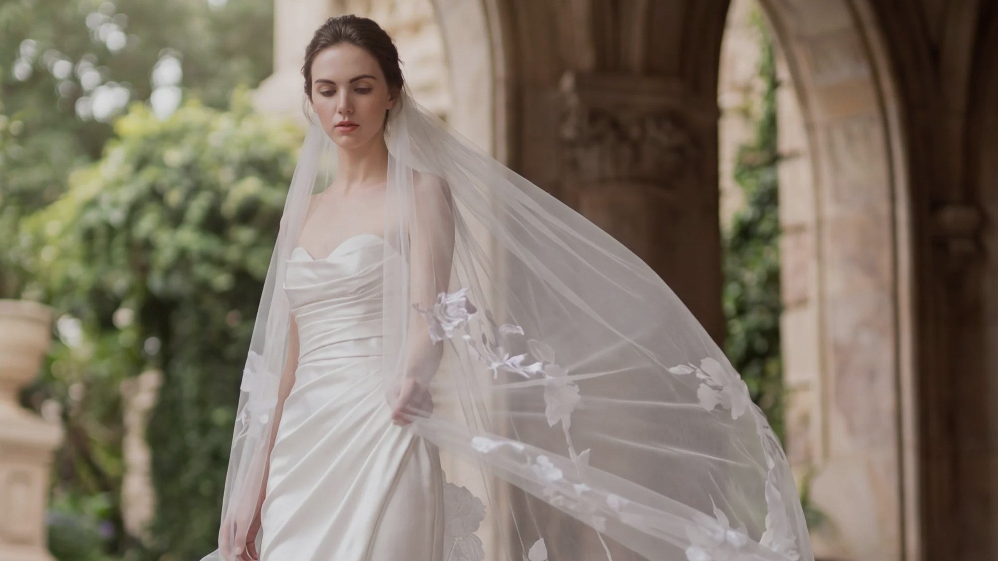 What Do Veils Symbolize? Meaning Across Cultures & Time