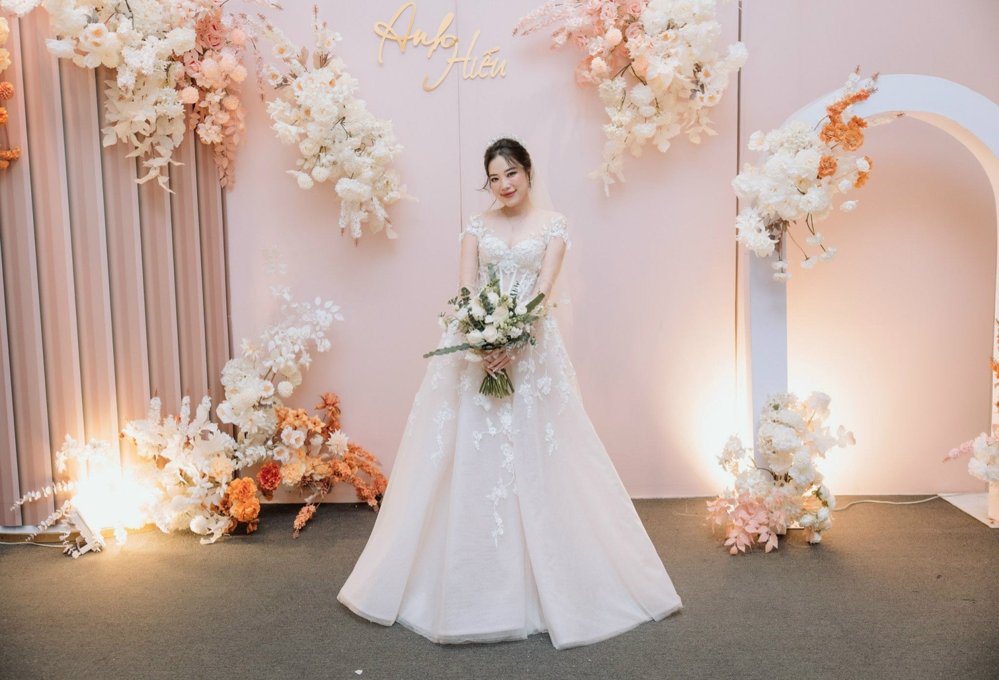 ENCHANTING ELEGANCE WITH OUR BEAUTIFUL FLORAL LACE BALL GOWN