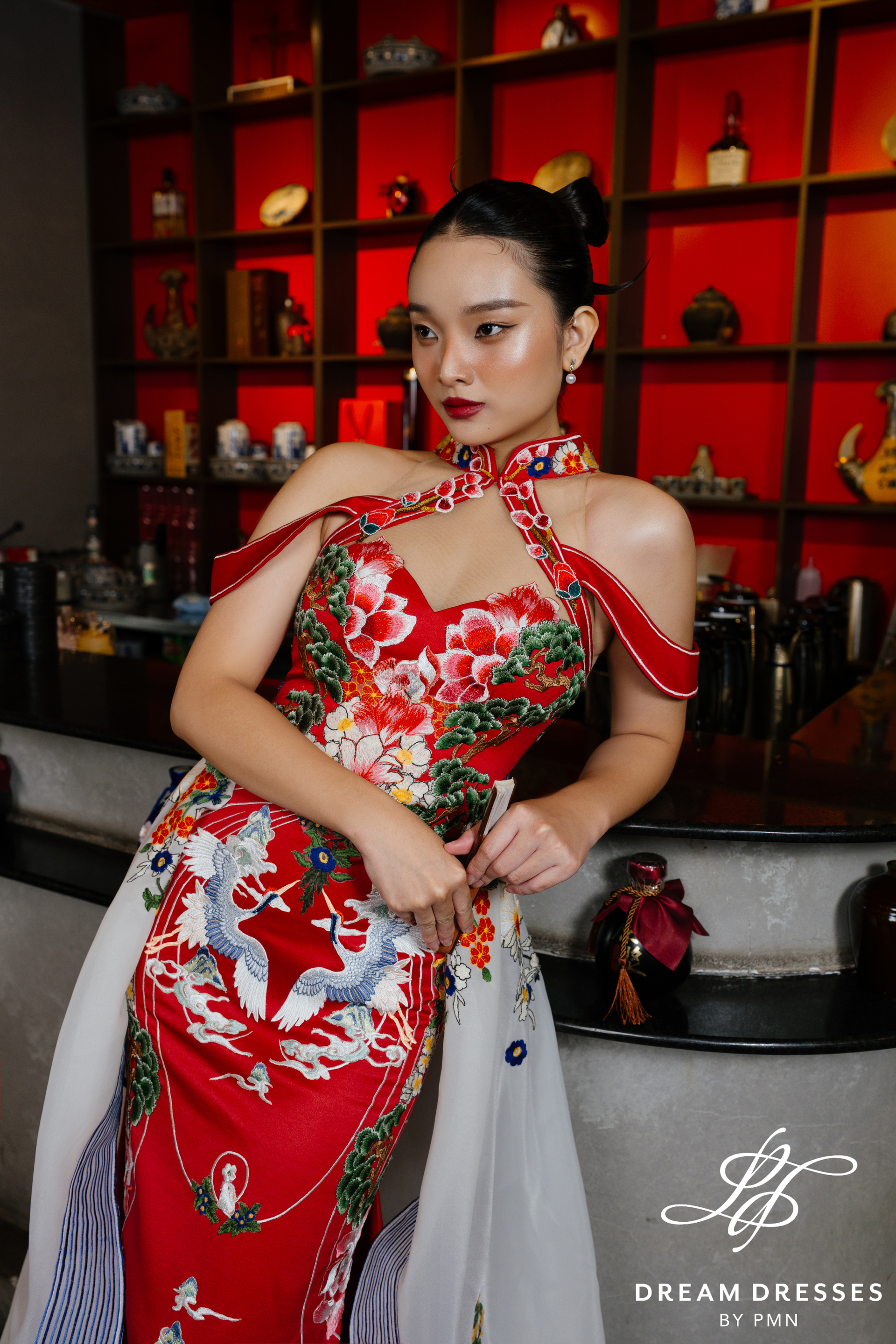 Sườn xám cô dâu hiện đại màu đỏ (#QIN)