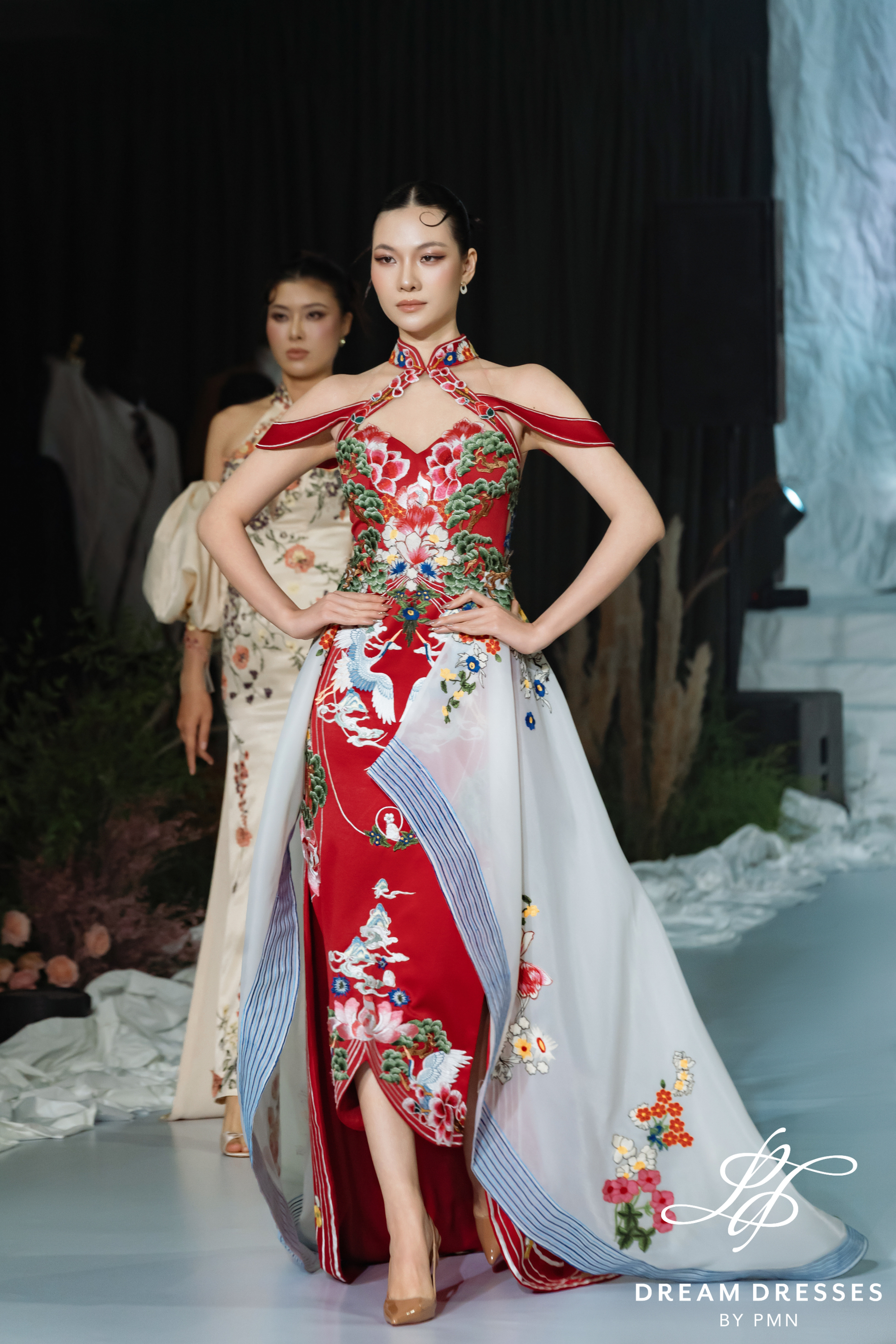 Sườn xám cô dâu hiện đại màu đỏ (#QIN)