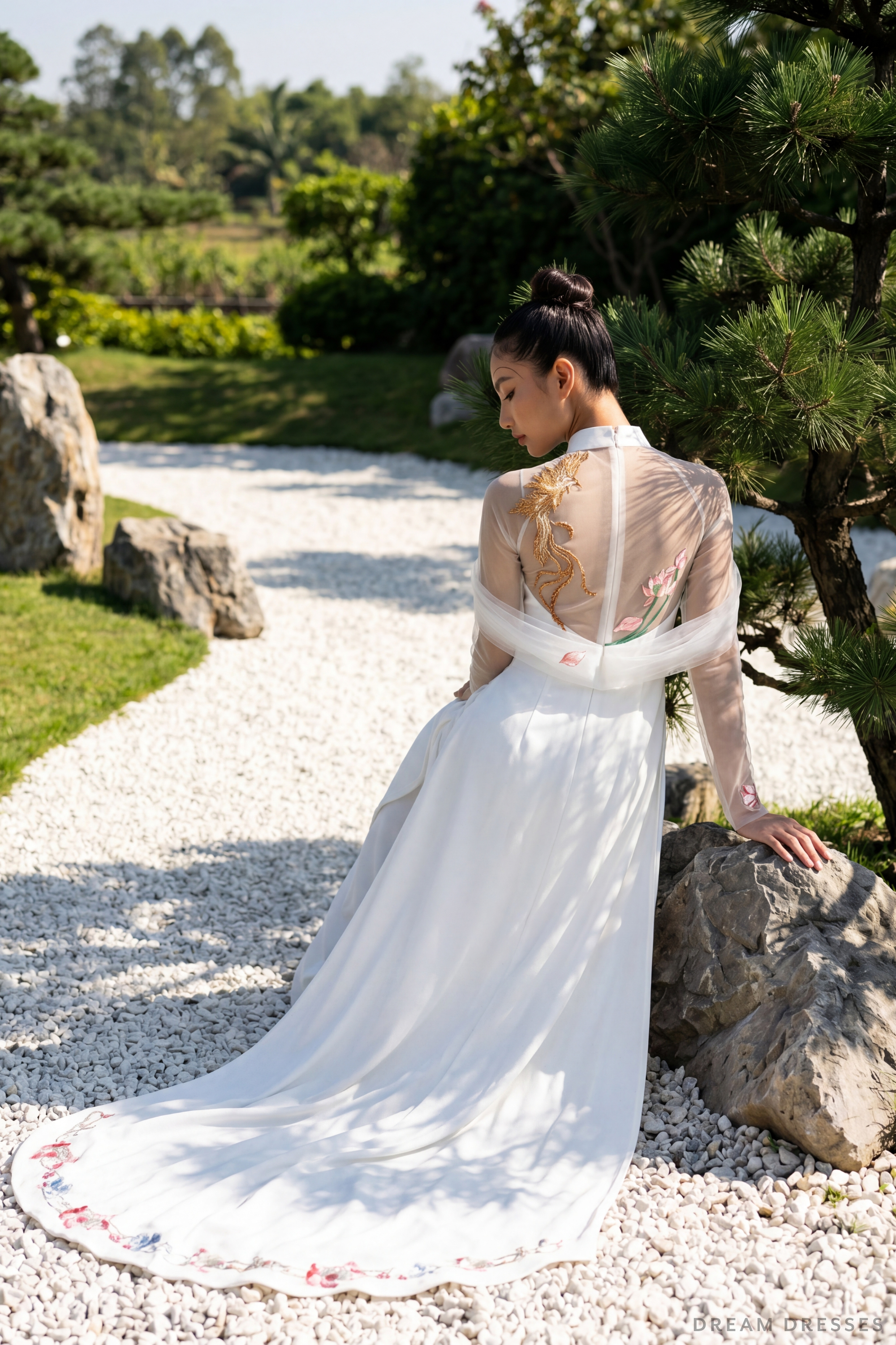White Bridal Embroidery Ao Dai | Modern Vietnamese Bridal Dress (#REGINYA)