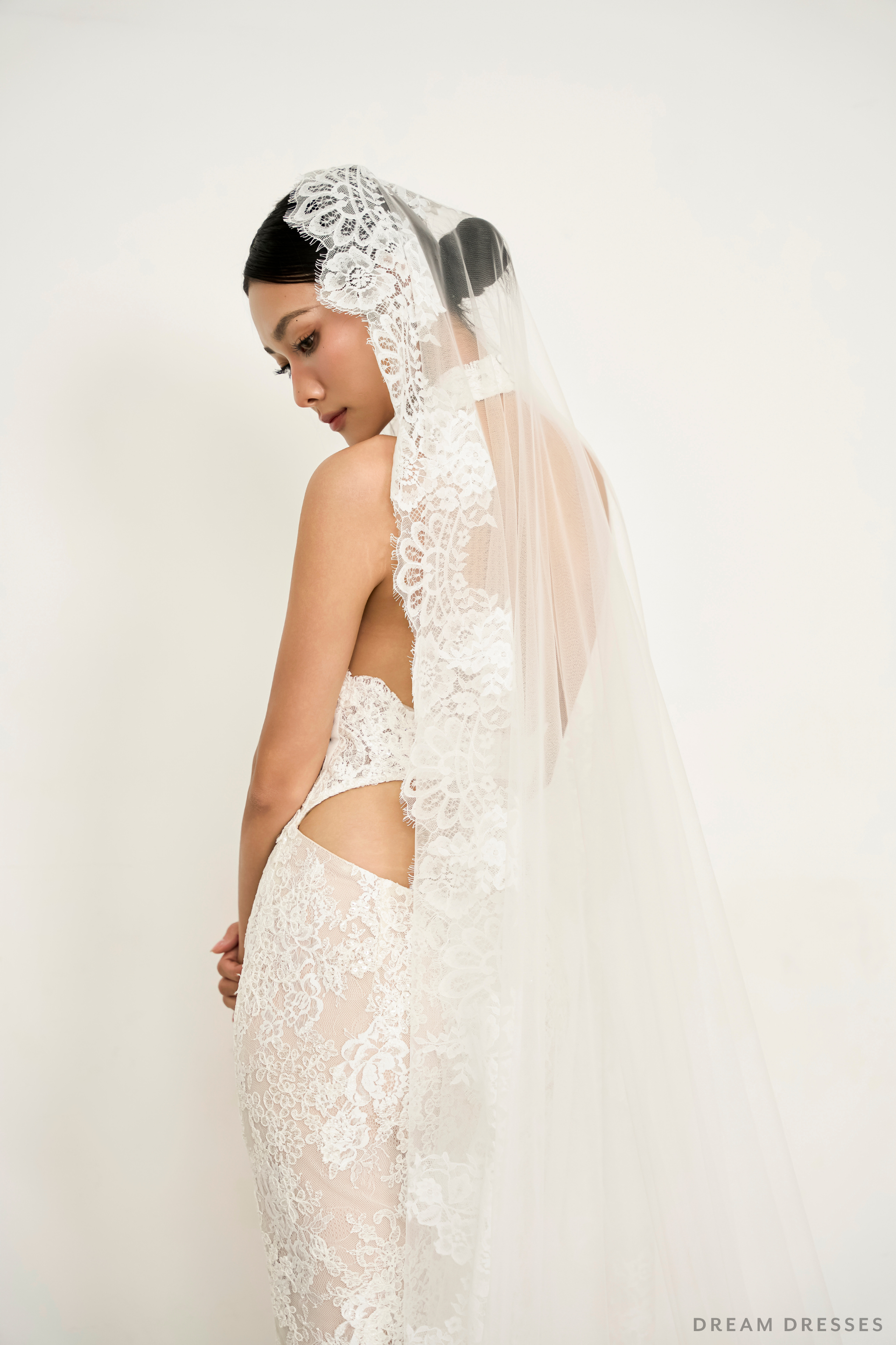 Mantilla Bridal Lace Veil (#ISOLDE) - Dream Dresses by P.M.N.