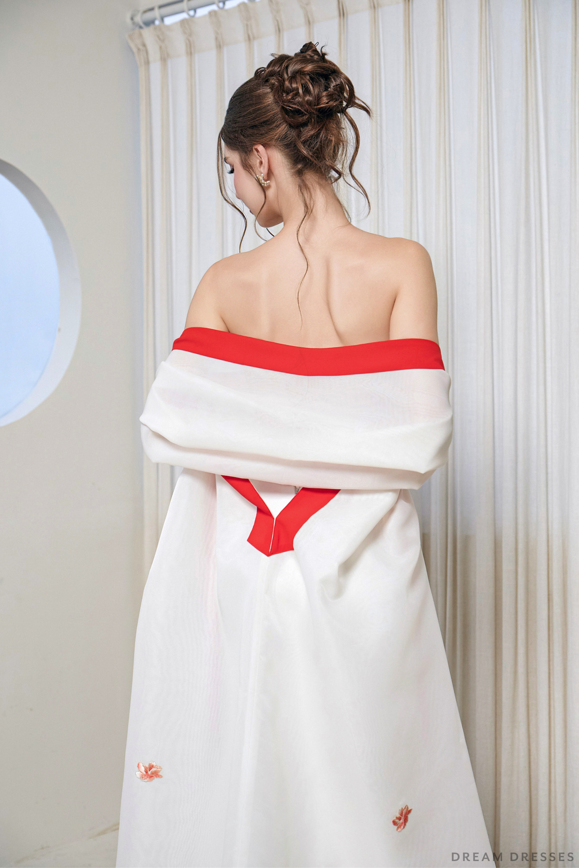 Cheongsam-Inspired Ao Dai Detachable Cape | Vietnamese Bridal Dress (#LUNARA)