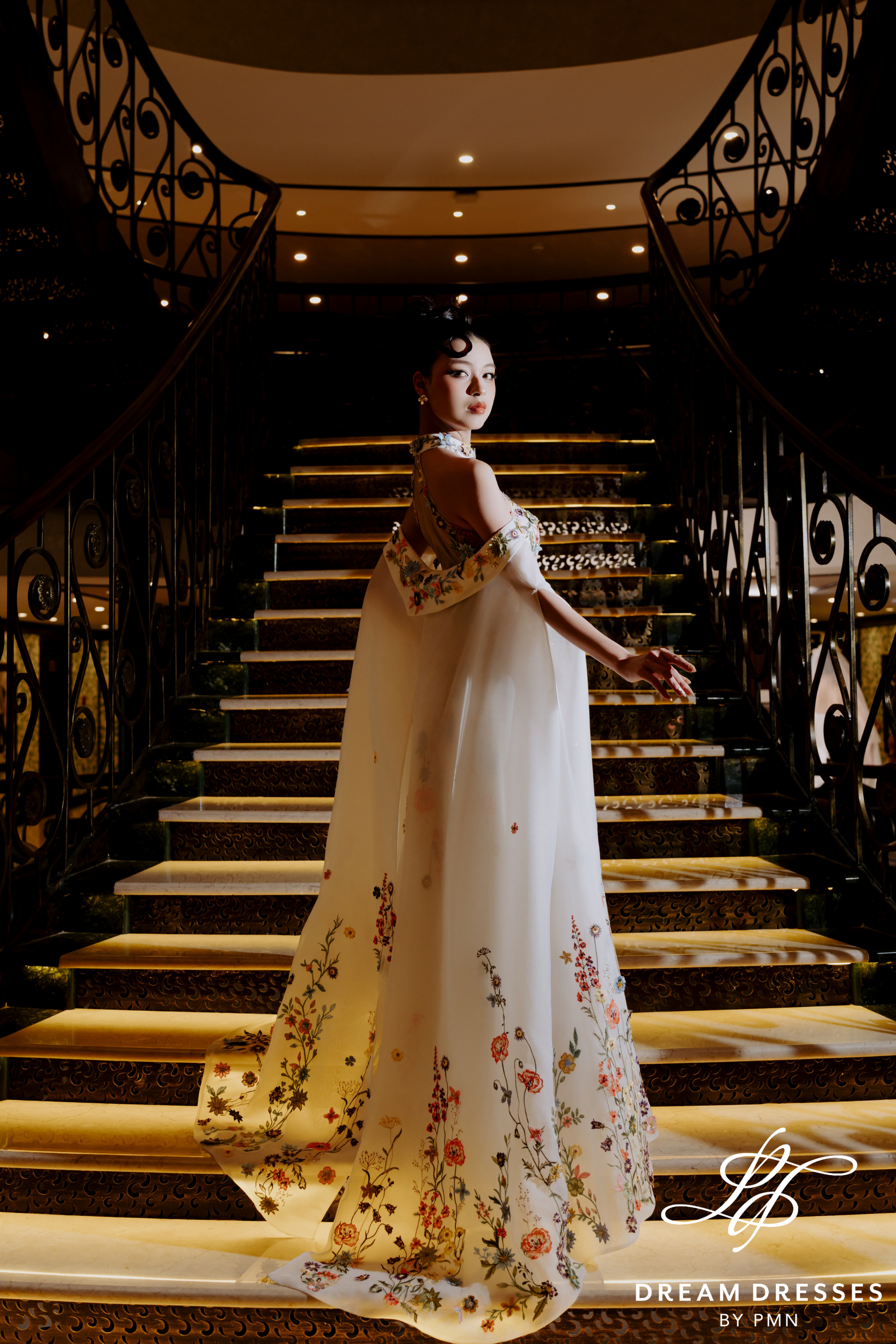 Light Ivory Wedding Dress with High Fashion Cape (#MEILAN)