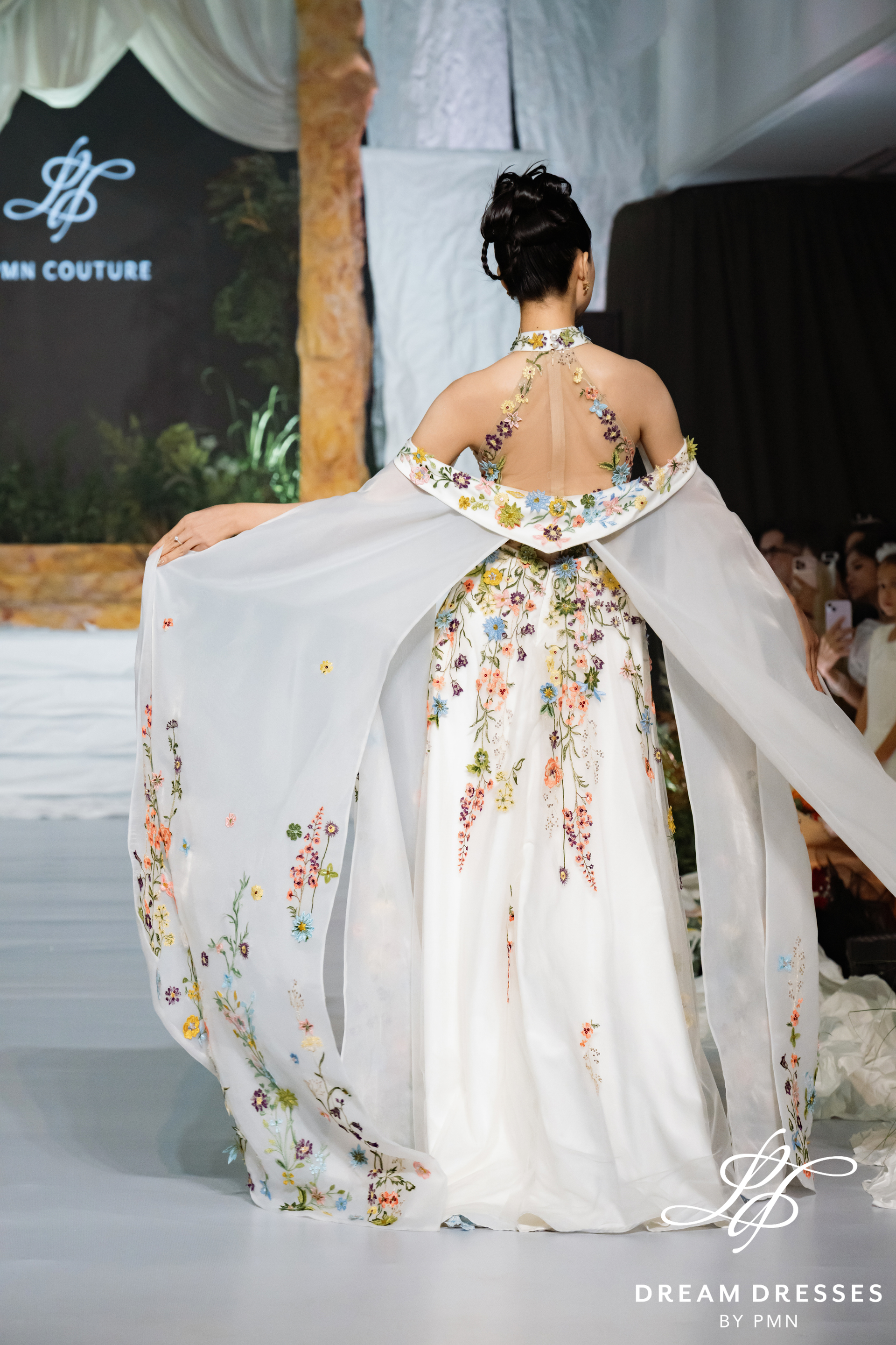 Light Ivory Wedding Dress with High Fashion Cape (#MEILAN)