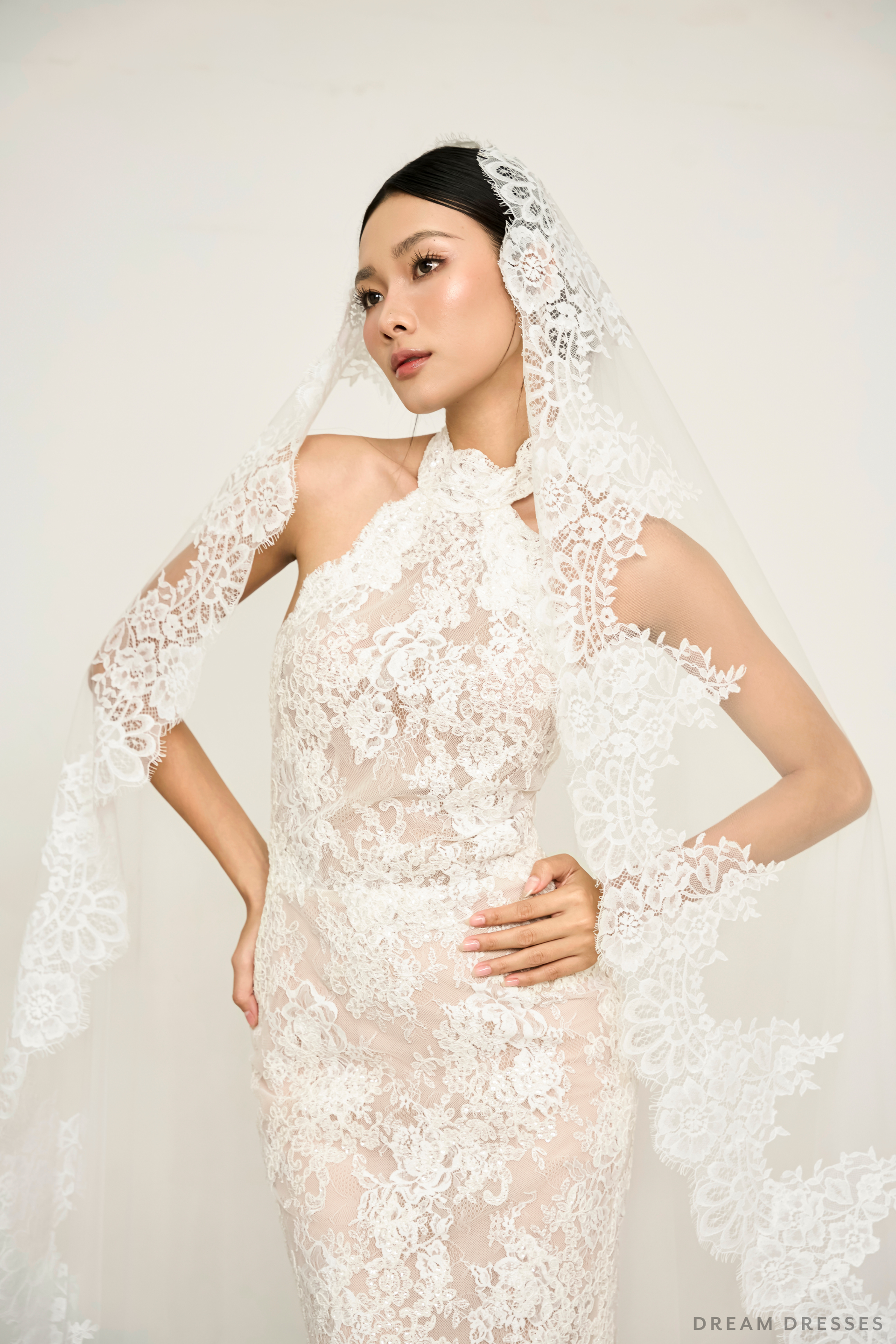 Mantilla Bridal Lace Veil (#ISOLDE) - Dream Dresses by P.M.N.