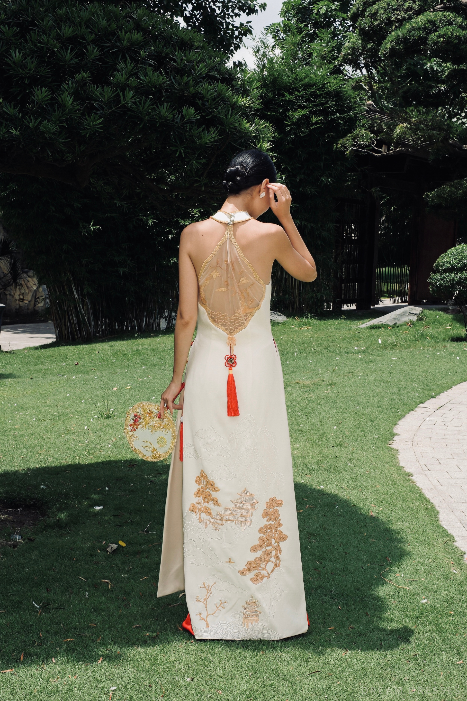 White Bridal Embroidery Ao Dai | Modern Vietnamese Bridal Dress (#YULAN) - Dream Dresses by P.M.N.