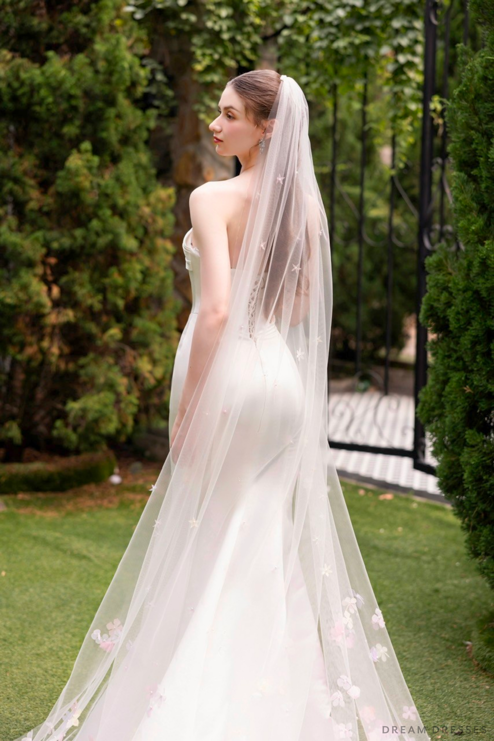 Bridal Veil with 3D Flowers (#ESIYA) - Dream Dresses by P.M.N.
