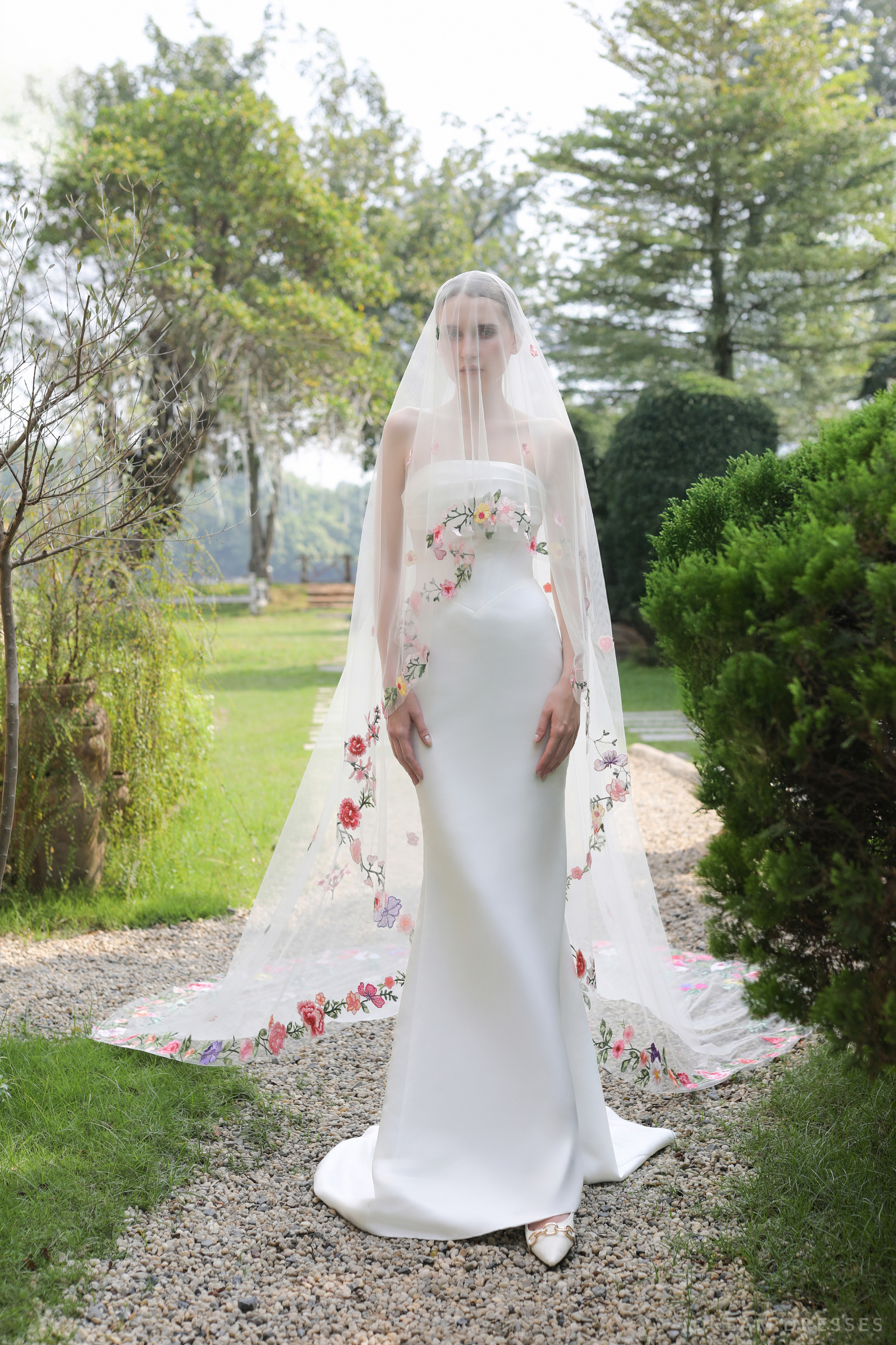 Drop Veil with Colorful Floral Lace (#EMMA) - Dream Dresses by P.M.N.