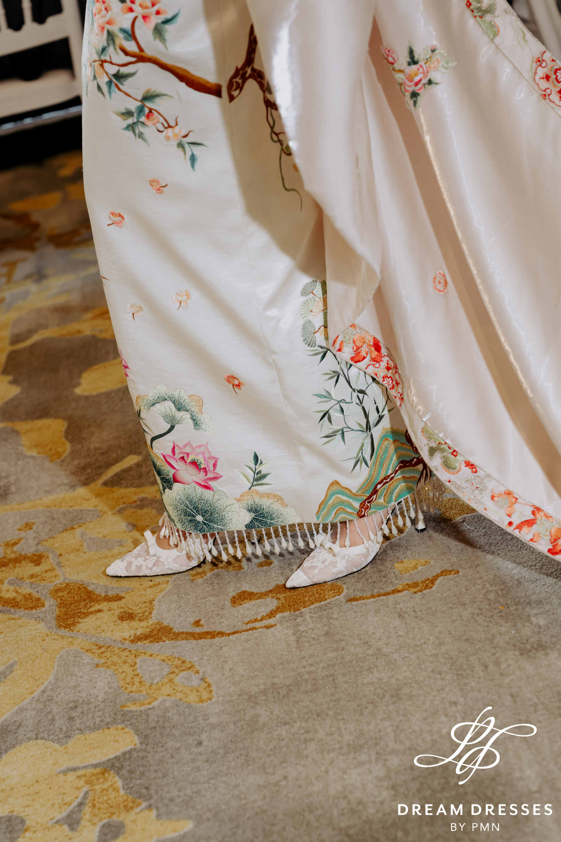 Asian-Inspired Strapless Wedding Dress (#LIENHOA)