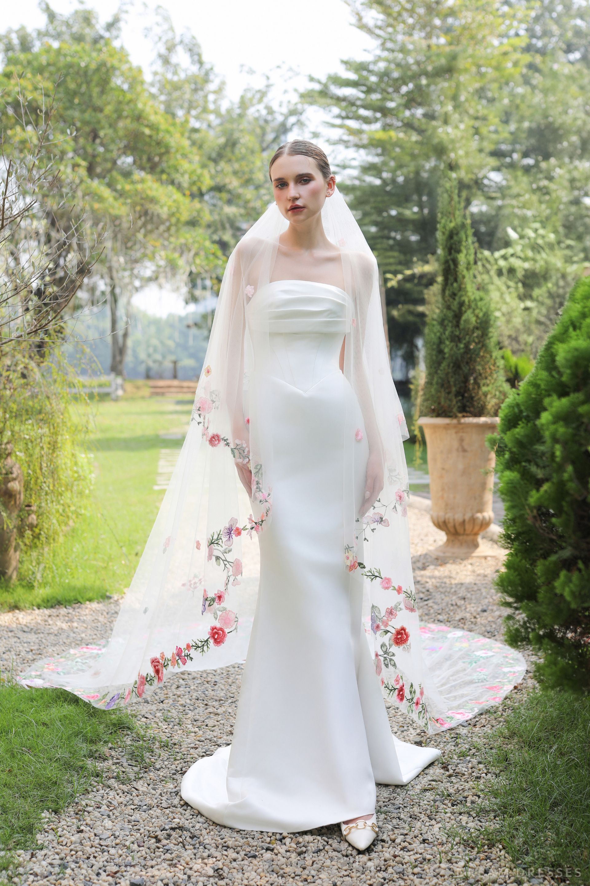 Drop Veil with Colorful Floral Lace (#EMMA) - Dream Dresses by P.M.N.
