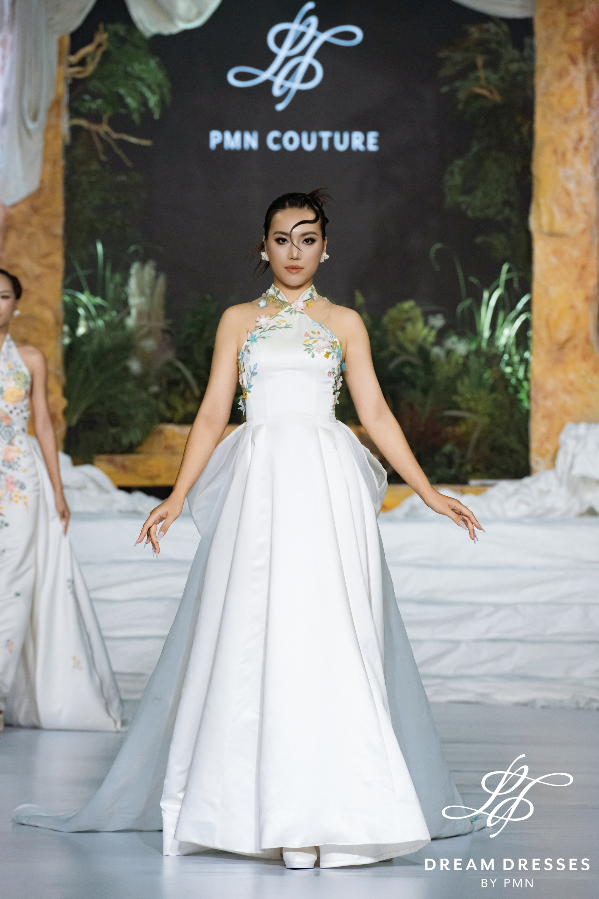Asian-inspired Wedding Dress with Embroidery (#WANQI)