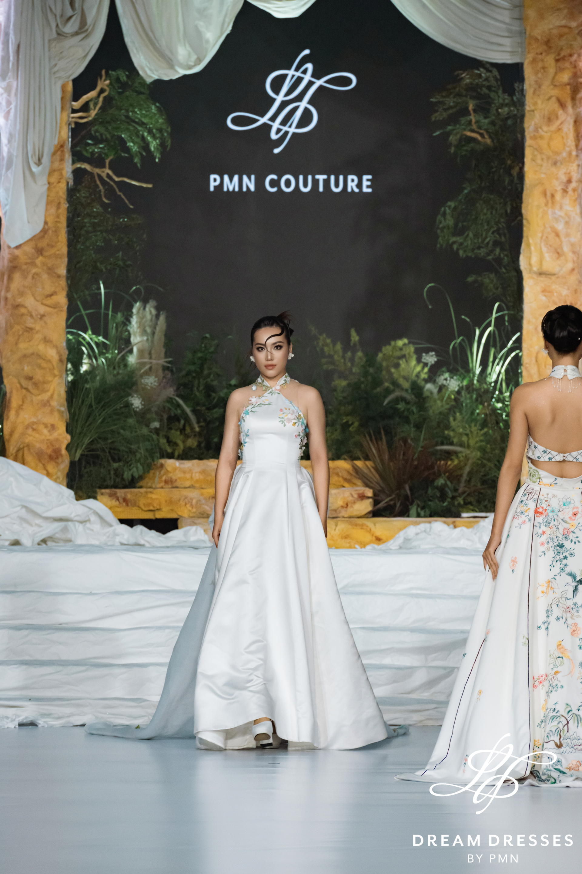 Asian-inspired Wedding Dress with Embroidery (#WANQI)