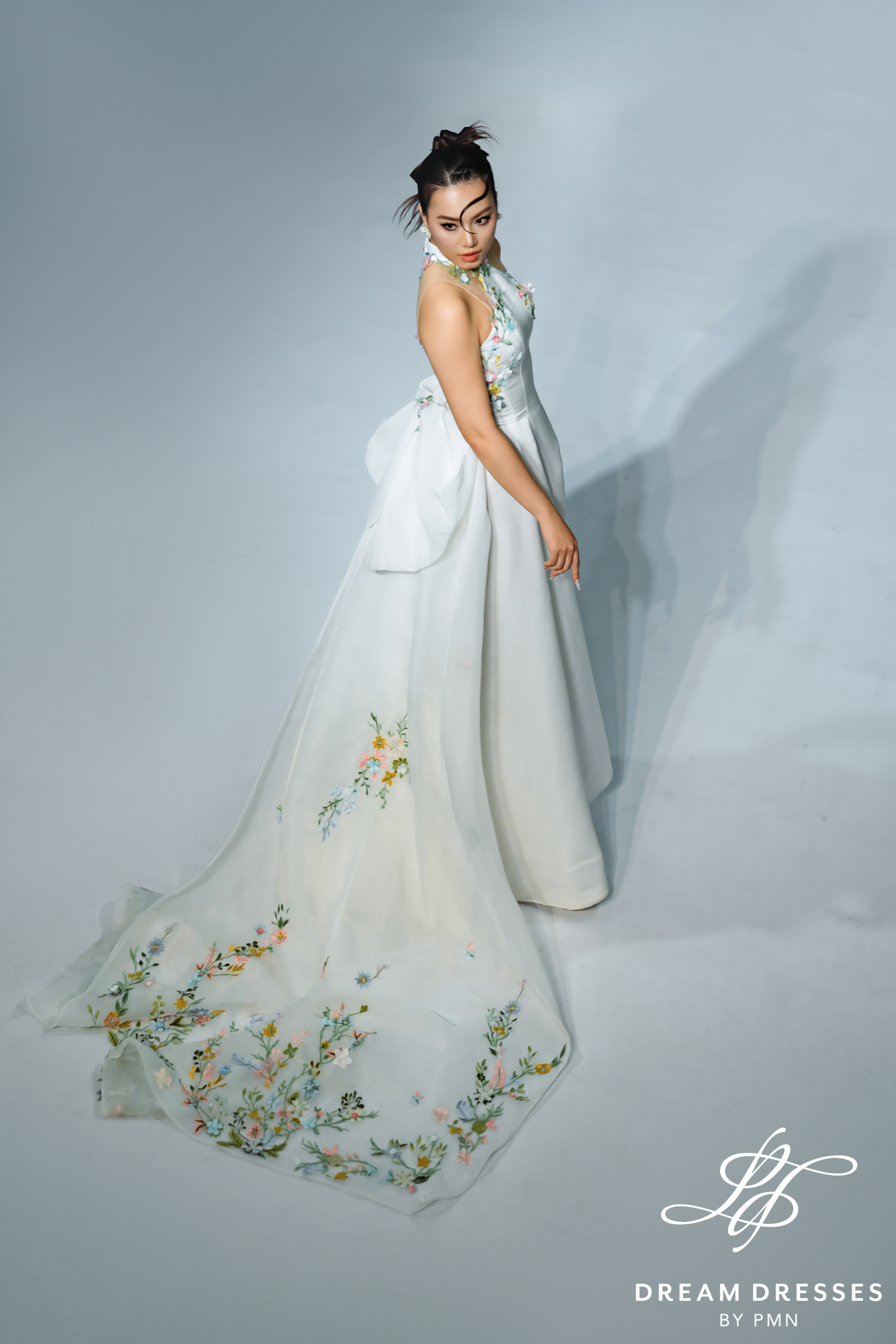 Asian-inspired Wedding Dress with Embroidery (#WANQI)