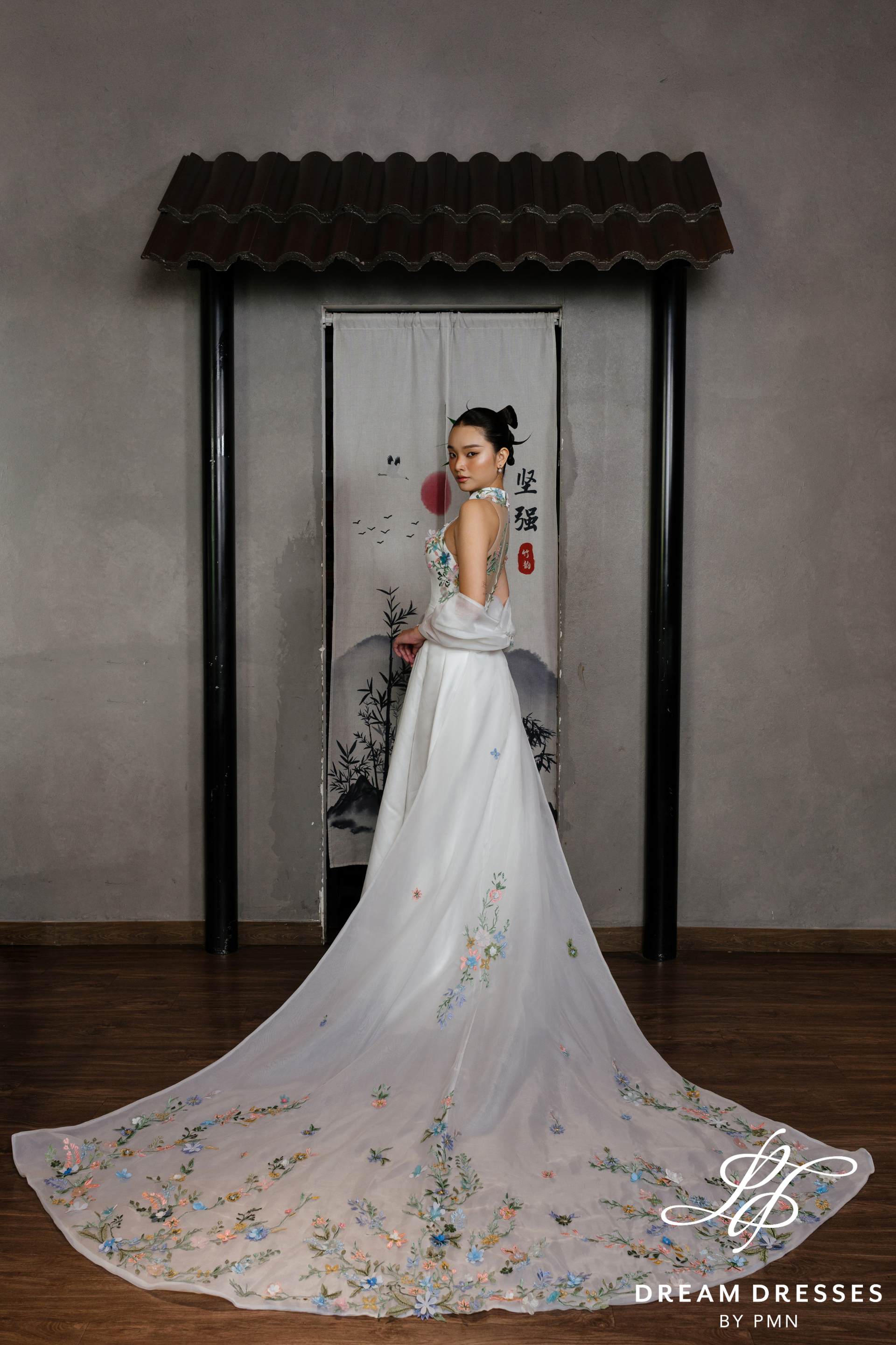 Asian-inspired Wedding Dress with Embroidery (#WANQI)