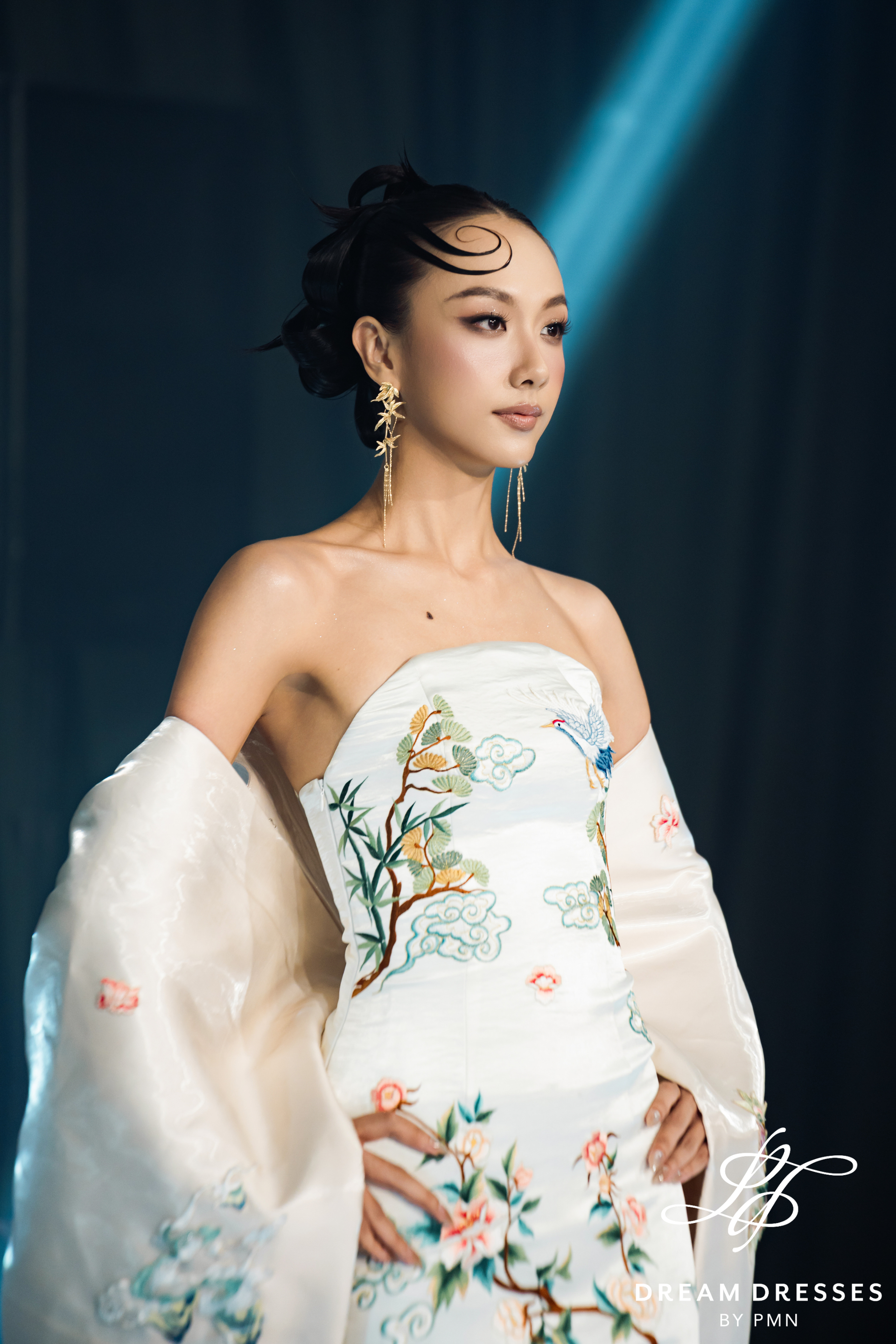Asian-Inspired Strapless Wedding Dress (#LIENHOA)