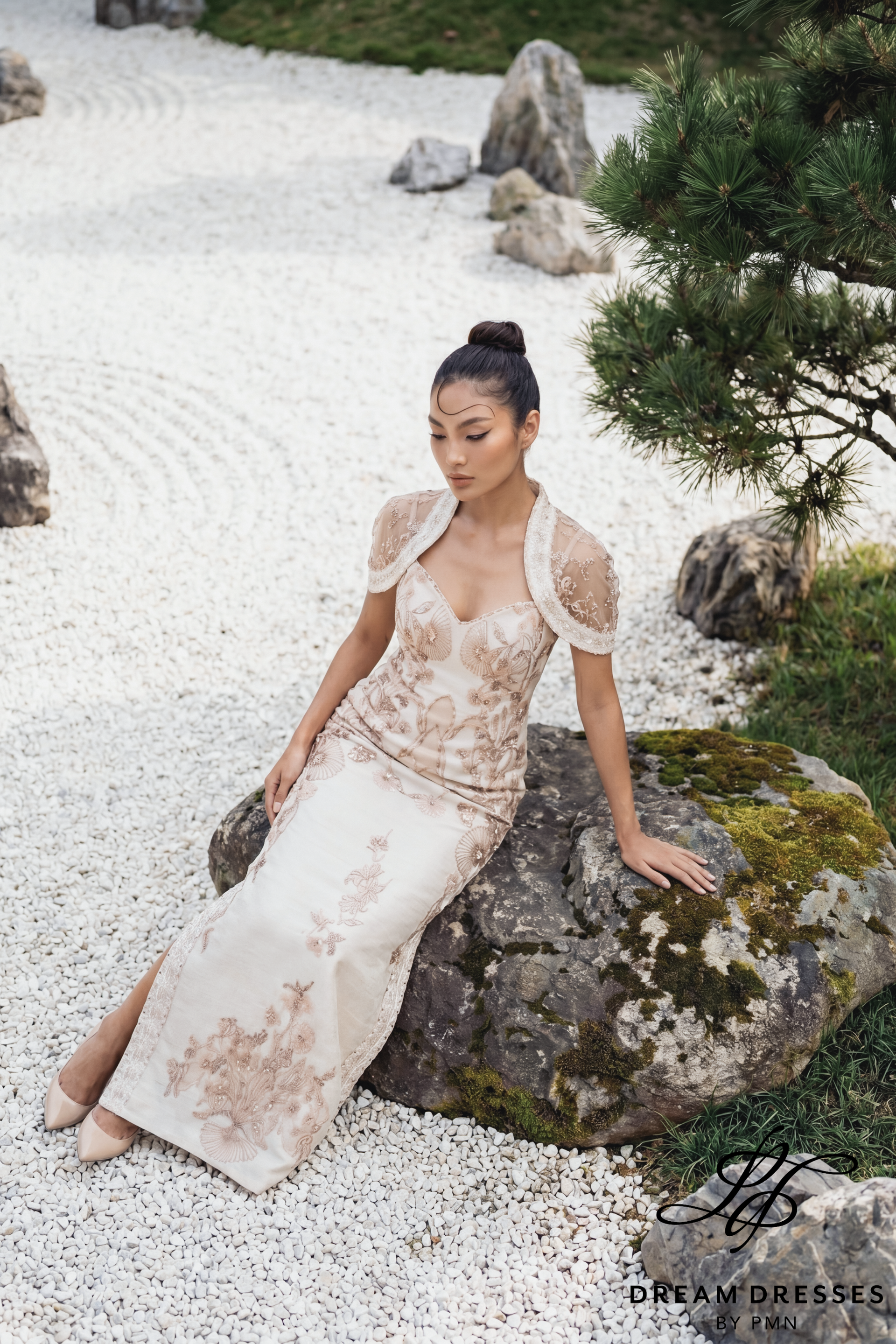 Modern Cheongsam-Inspired Bridal Gown (#YUN)