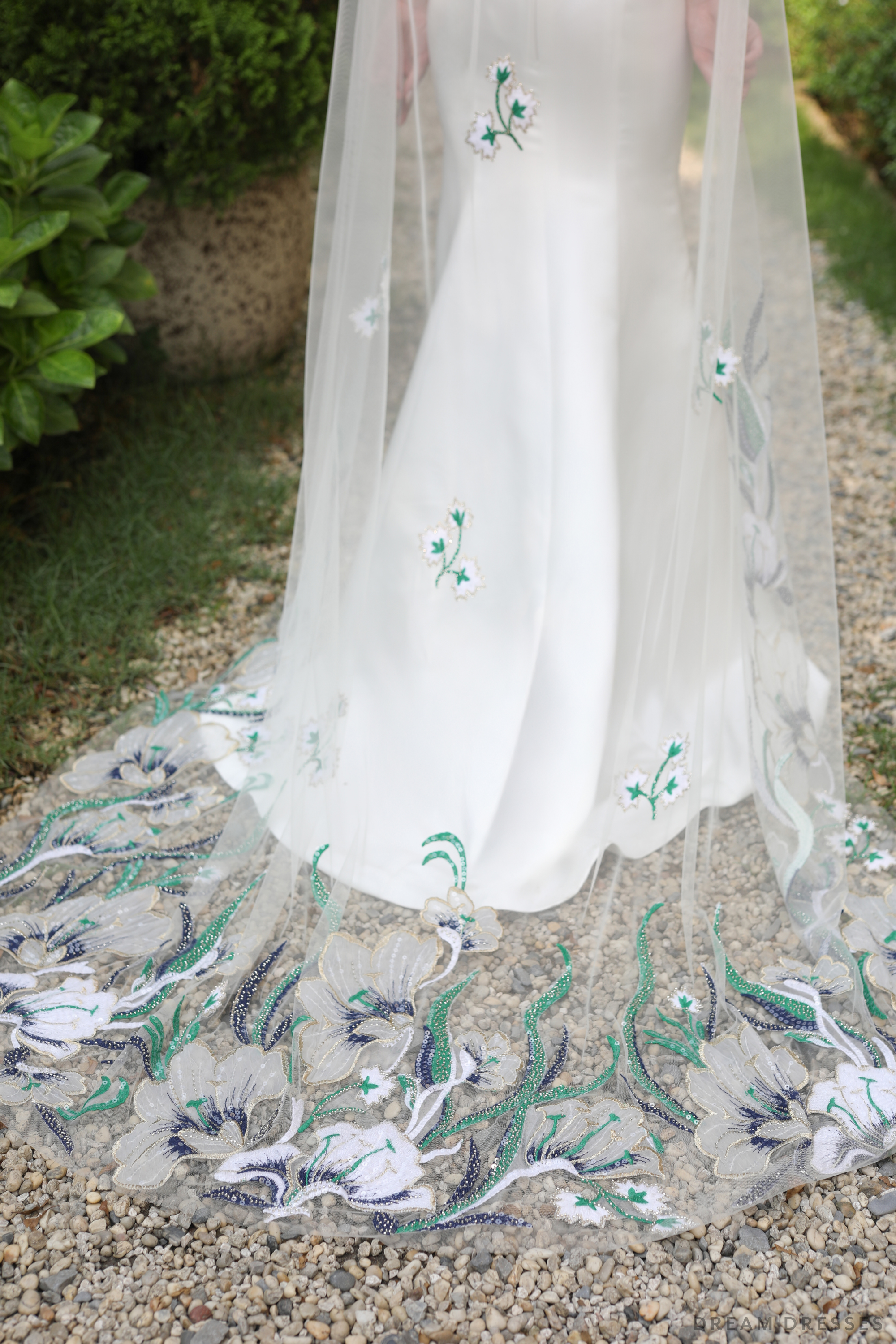 DreamDress By PMN Audrey Wedding Veil Light Handmade Floral Embroidered Embellished | Size: Chapel DreamDress By PMN Audrey Wedding Veil Light Handmade Floral Embroidered Embellished | Size: Chapel