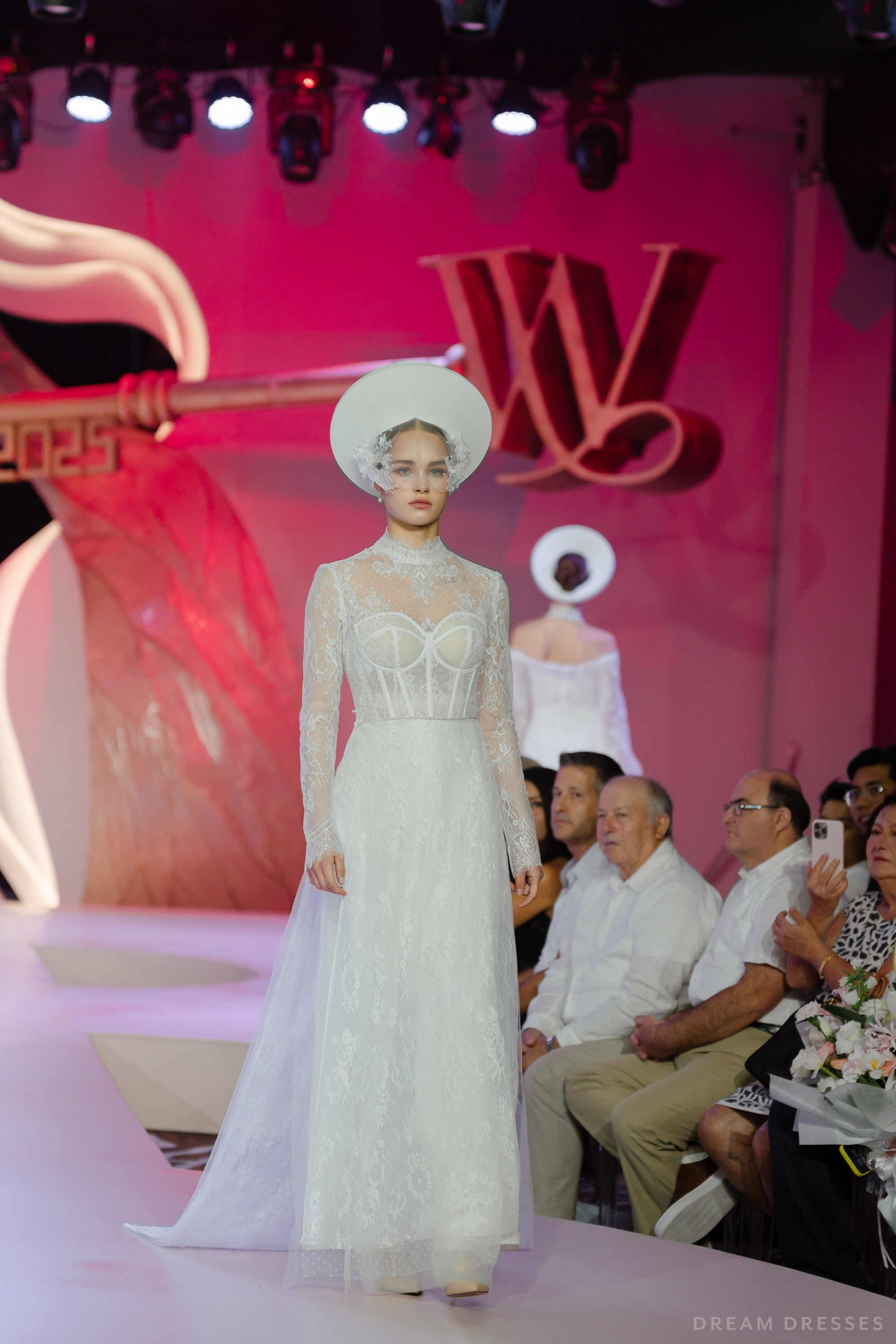 White Bridal Ao Dai | Modern Vietnamese Bridal Dress with French Lace (#YUELIN)