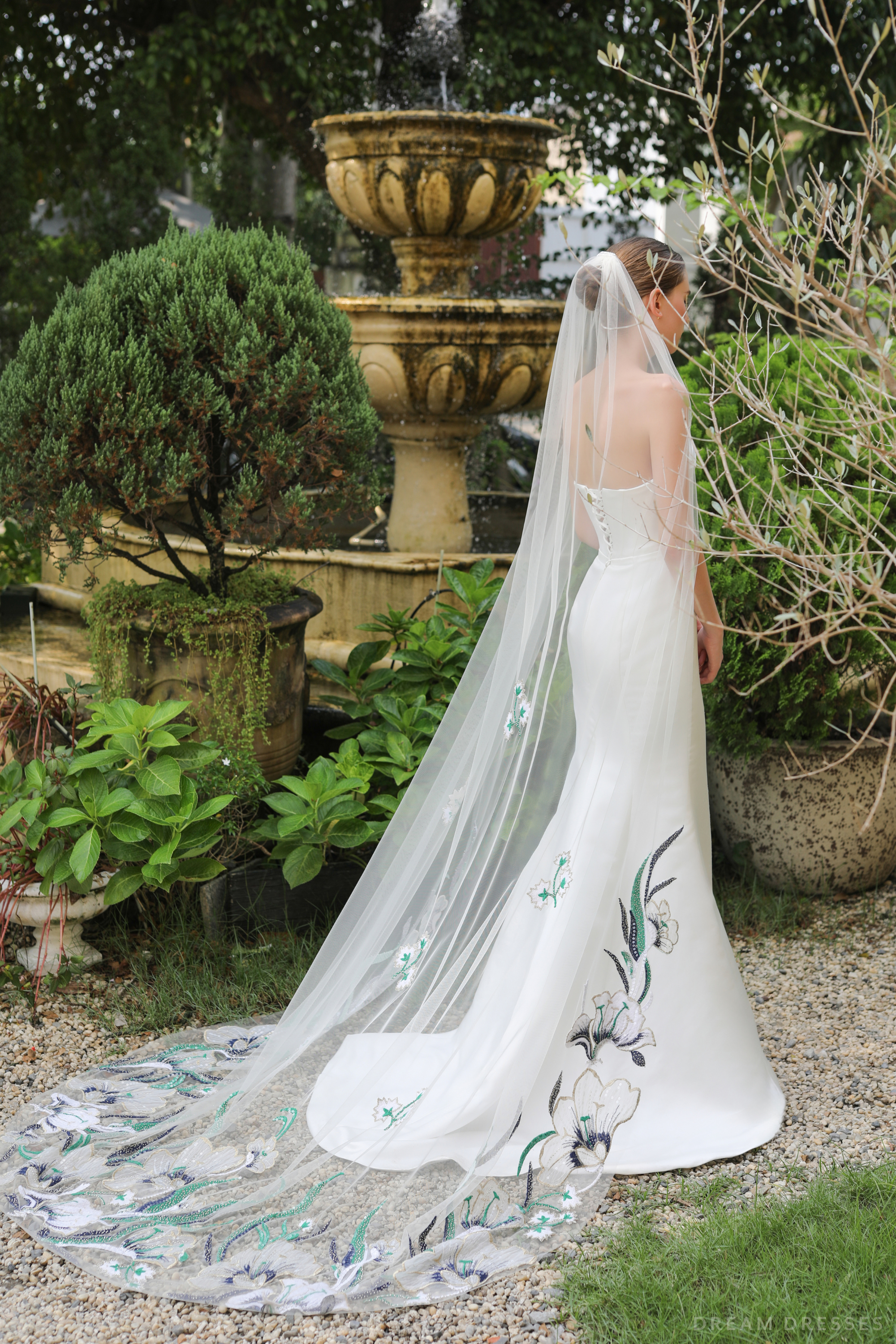 DreamDress By PMN Audrey Wedding Veil Light Handmade Floral Embroidered Embellished | Size: Chapel DreamDress By PMN Audrey Wedding Veil Light Handmade Floral Embroidered Embellished | Size: Chapel
