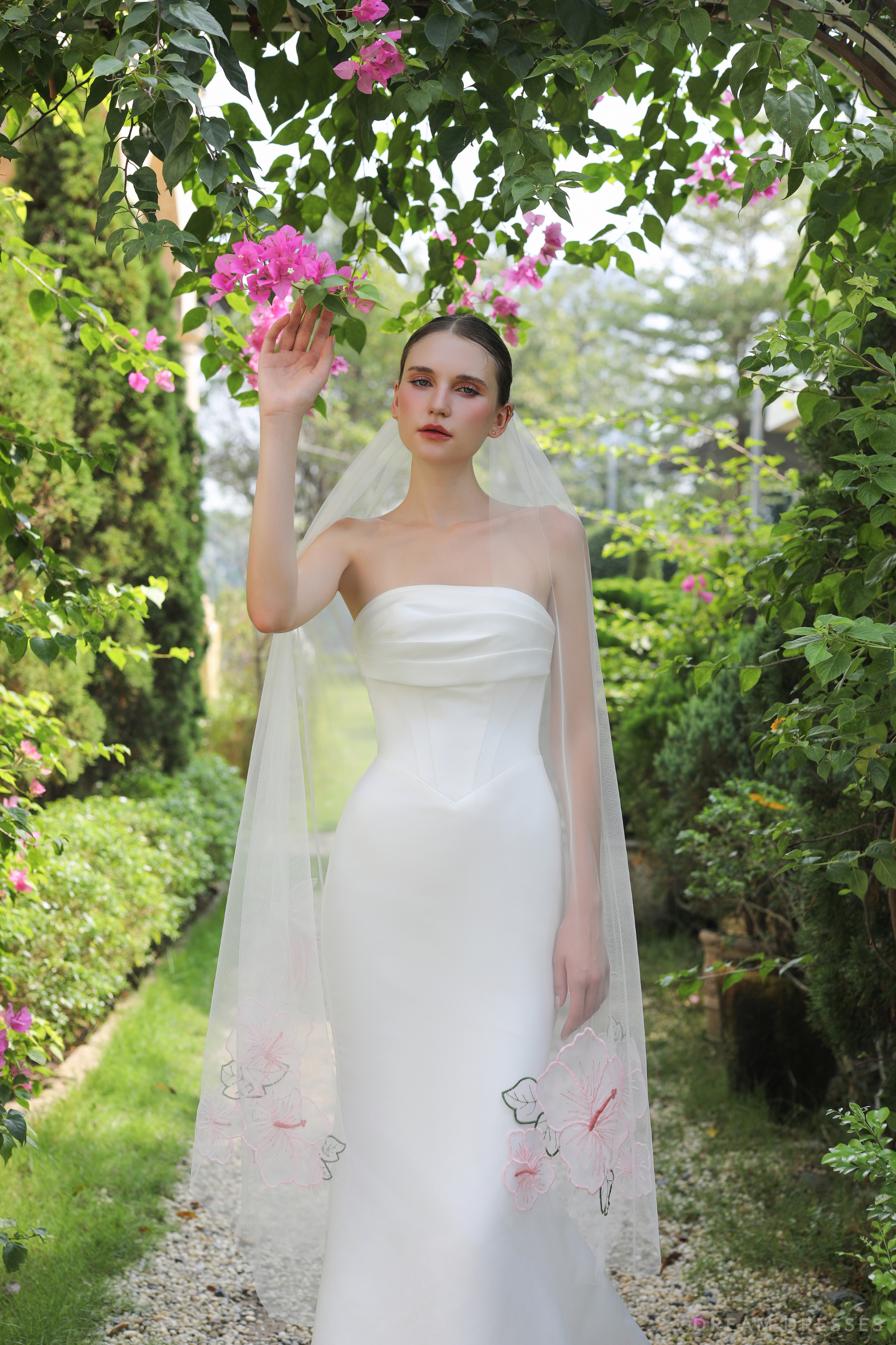 Single Tier Veil with Floral Lace (#ANJA) - Dream Dresses by P.M.N.