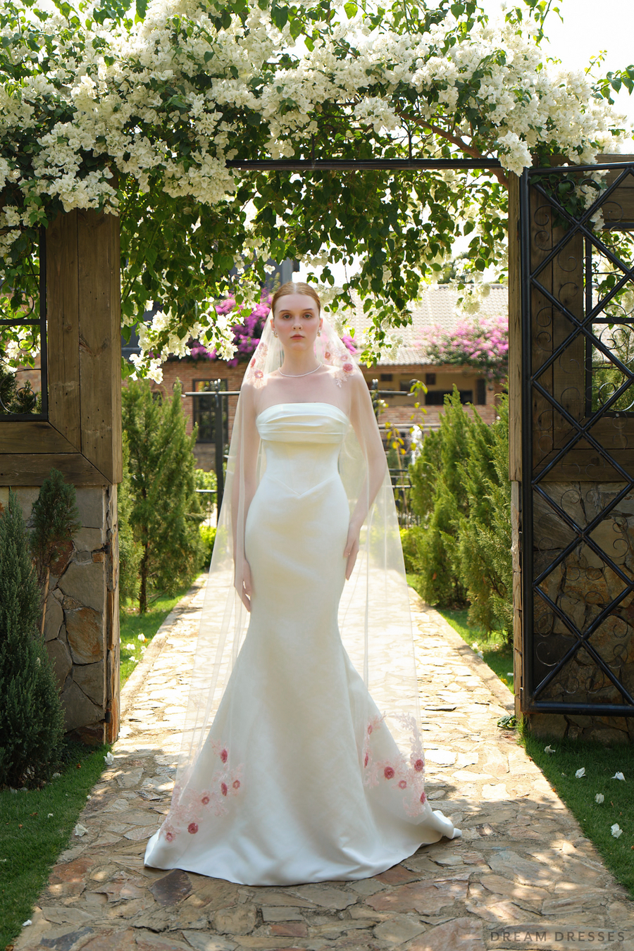 Handmade Wedding Veil with Bird and Floral Embroidery (#STEFAN) - Dream Dresses by P.M.N.