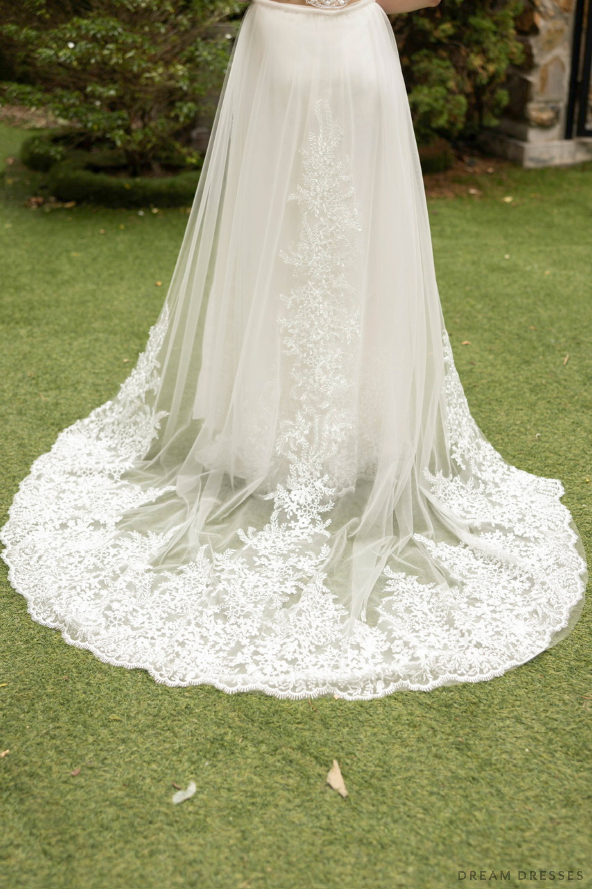White Ao Dai | Modern Vietnamese Bridal Dress with Couture Lace (#KINA) - Dream Dresses by P.M.N.