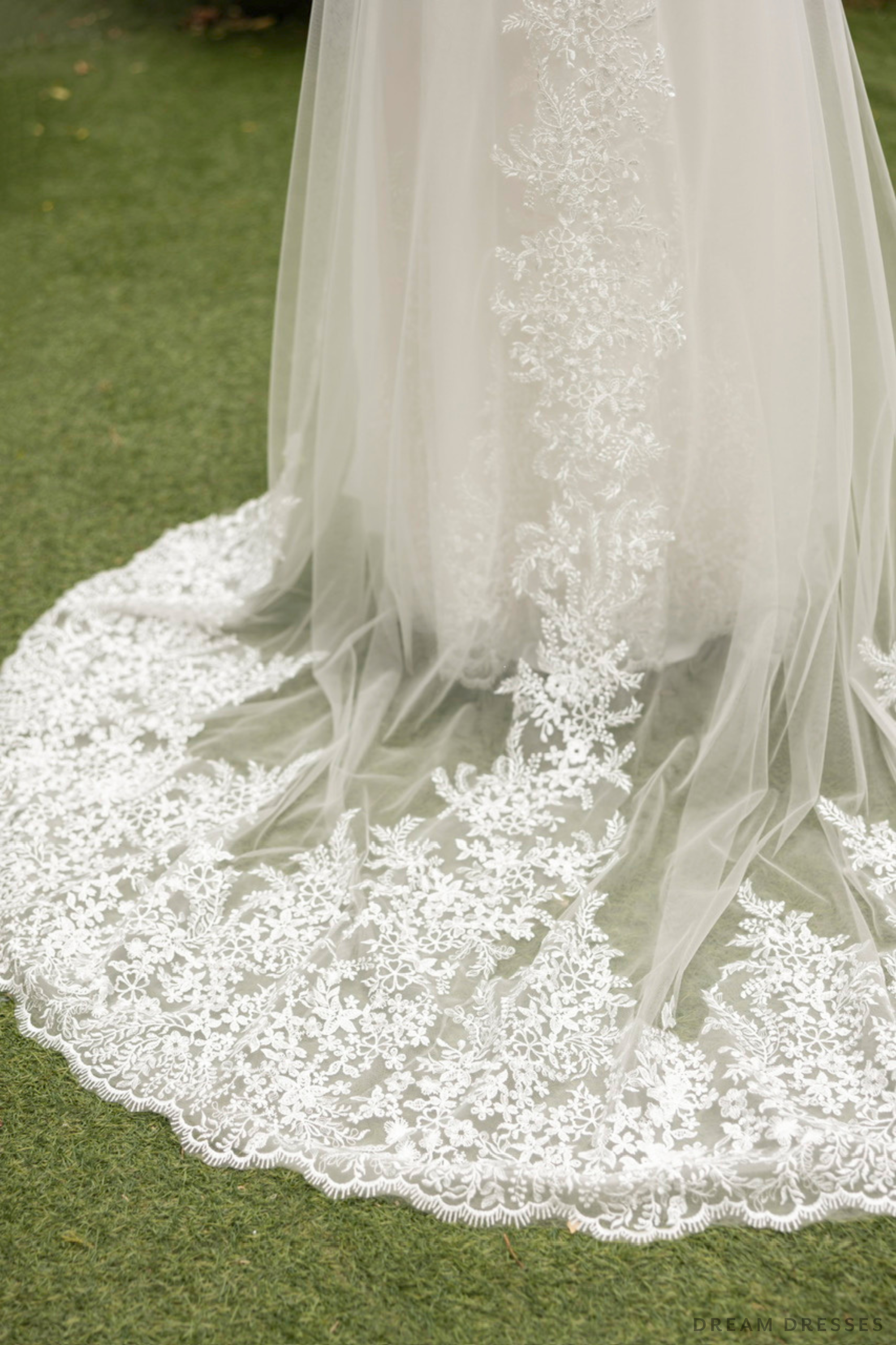 White Ao Dai | Modern Vietnamese Bridal Dress with Couture Lace (#KINA)