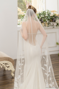 Floral Lace Wedding Veil (#AMABELLA) - Dream Dresses by P.M.N.