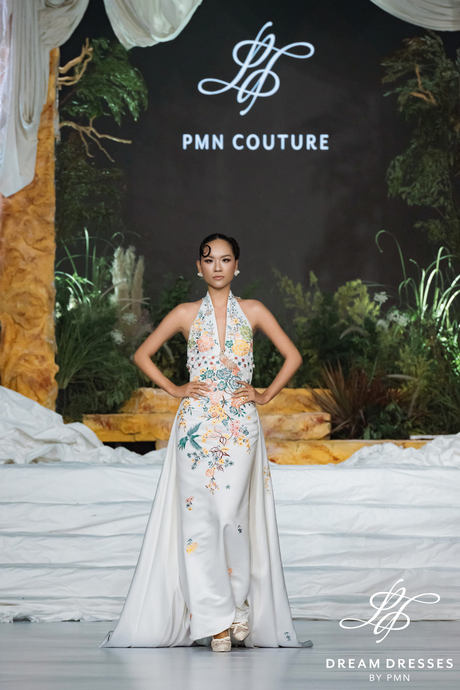 Asian-inspired Wedding Dress with Embroidery (#QIONG)
