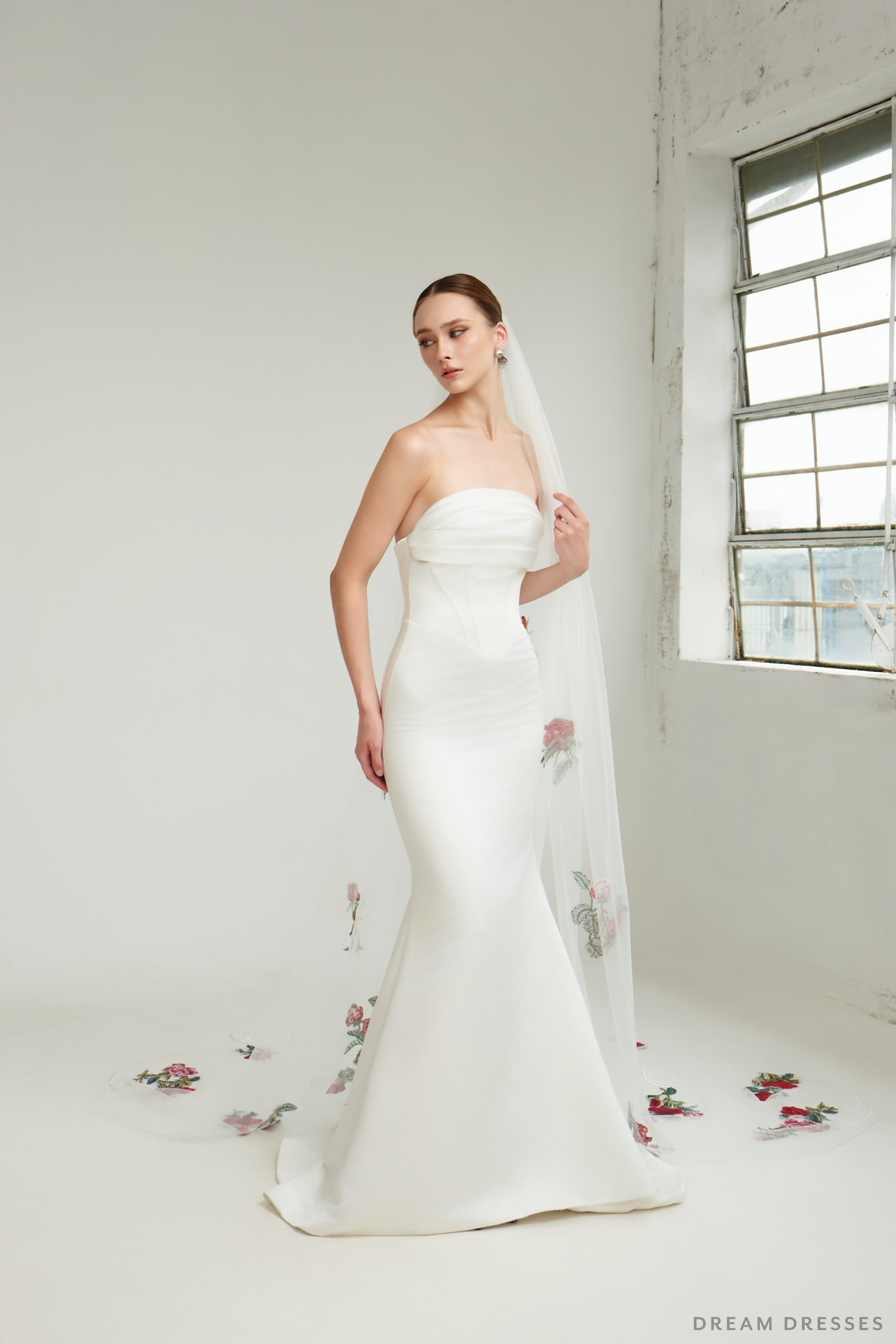 Romantic Red Rose Embroidered Veil (#JENNY)