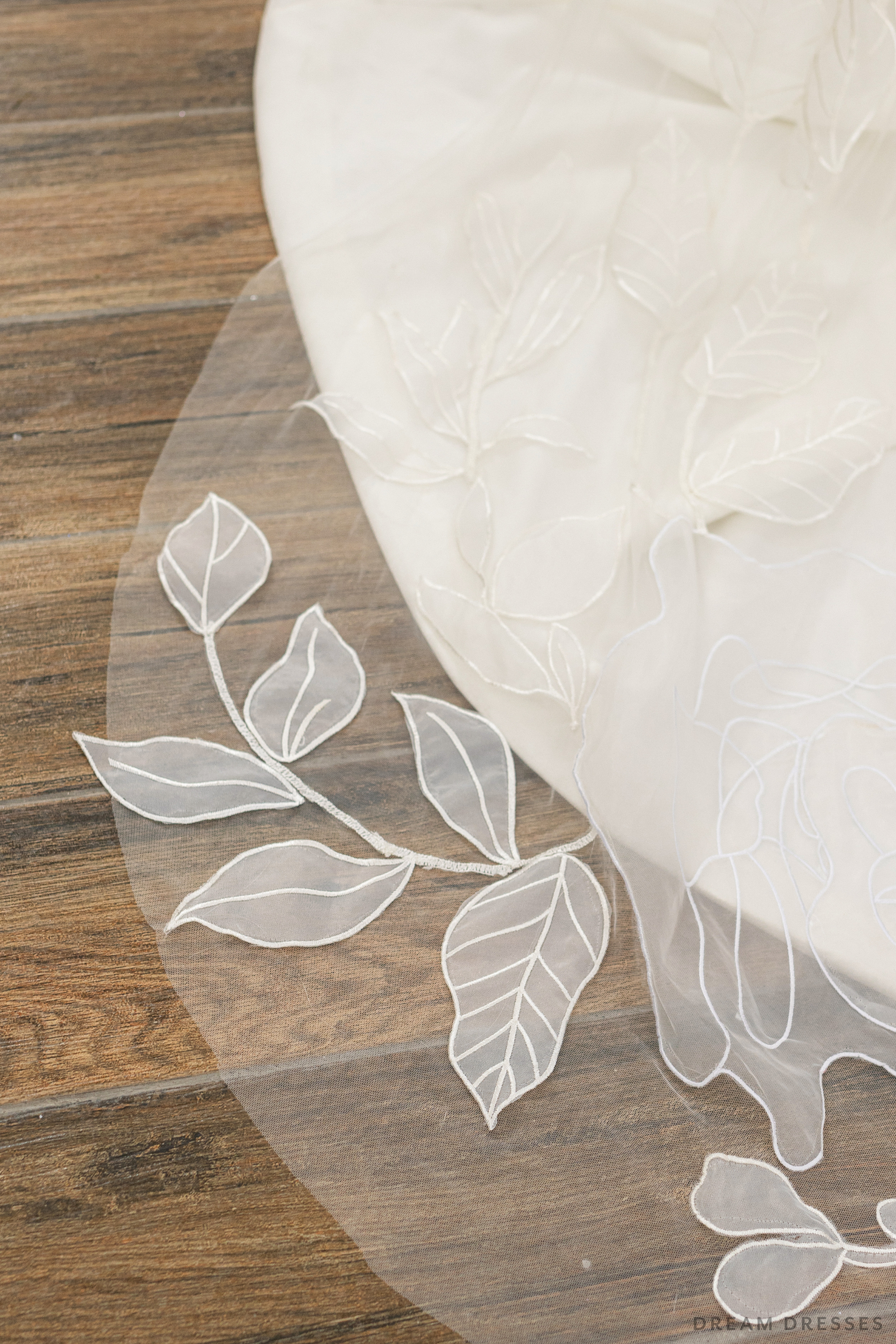 Floral Lace Wedding Veil (#AMABELLA) - Dream Dresses by P.M.N.