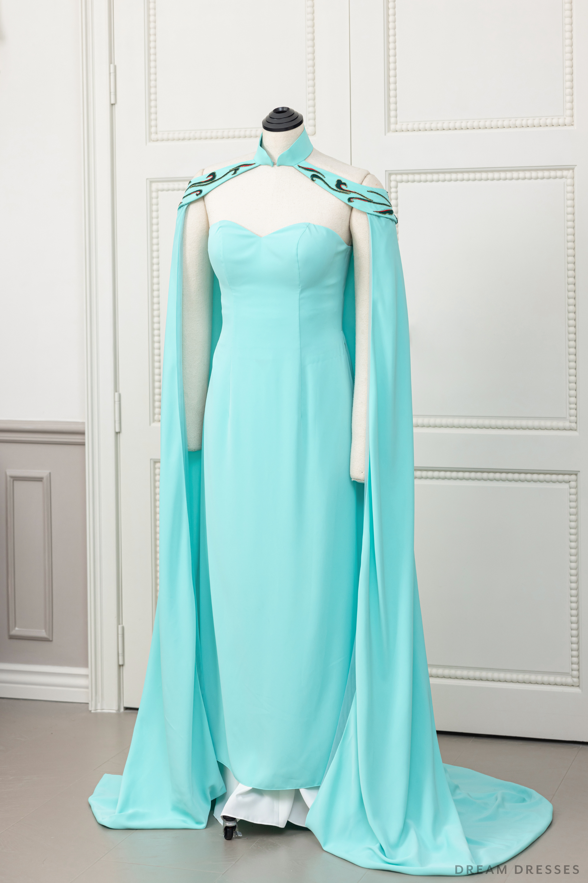 Modern Strapless Ao Dai with Detachable Cape | Vietnamese Bridal Dress (#KAYSIN)