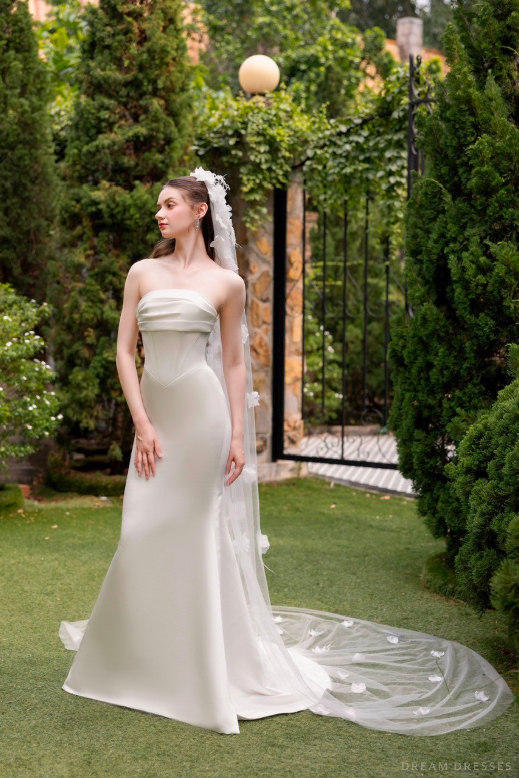 Semi Cathedral 3D Flowers Wedding Veil (#RAHA)
