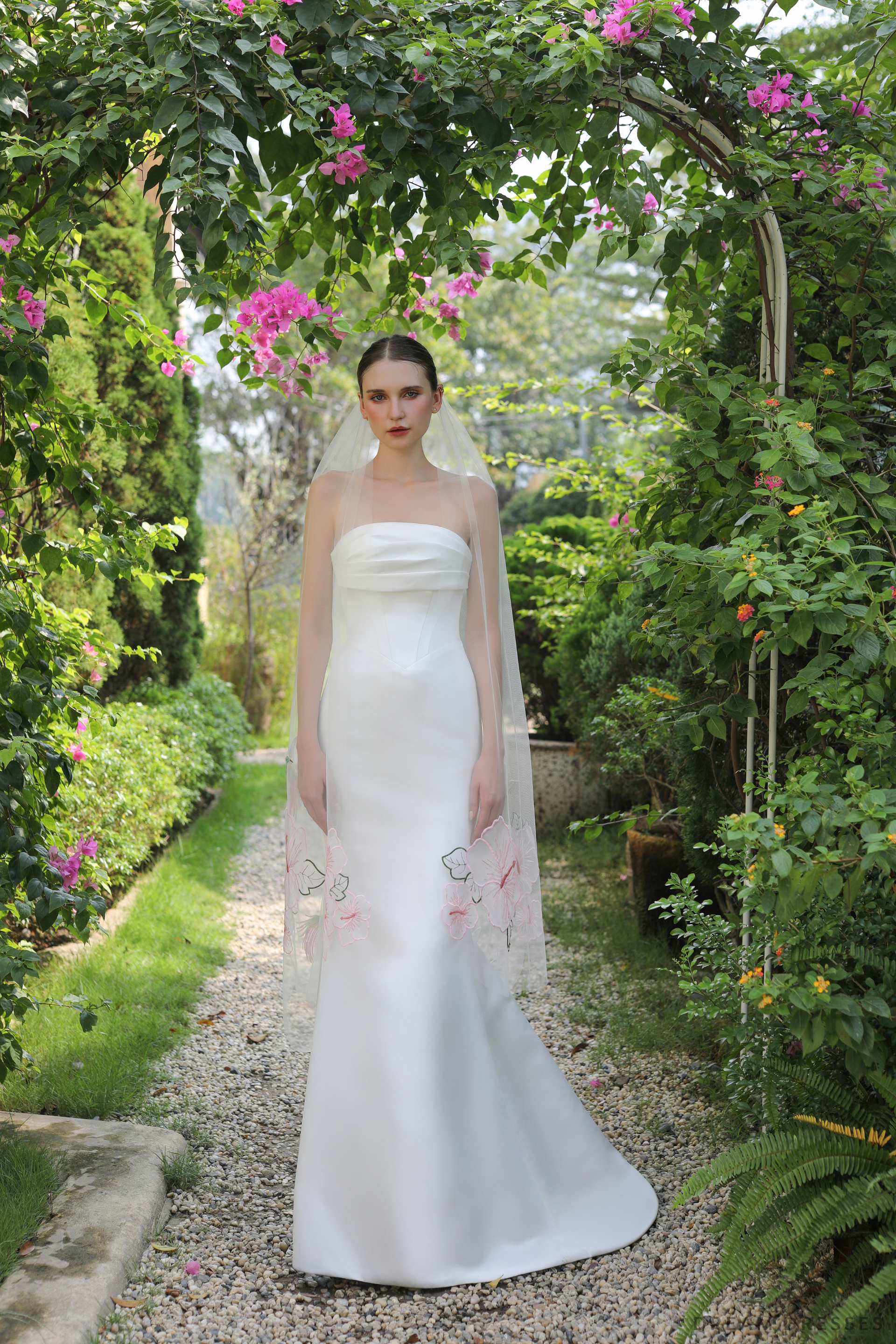 Single Tier Veil with Floral Lace (#ANJA) - Dream Dresses by P.M.N.
