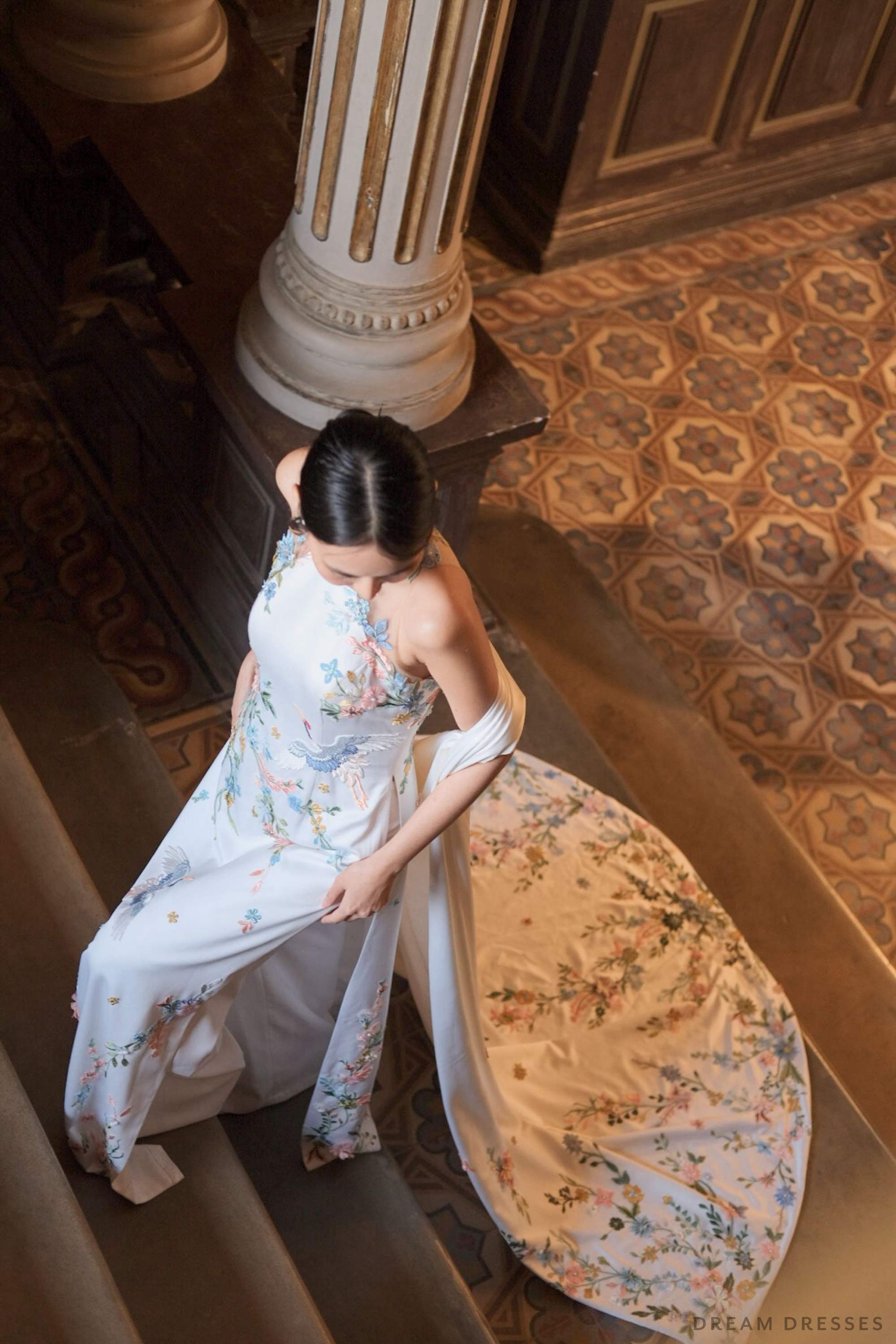 DreamDress By PMN Lisha Cheongsam Inspired Ao Dai Wedding Cape Light Ivory | Size: 10 DreamDress By PMN Lisha Cheongsam Inspired Ao Dai Wedding Cape Light Ivory | Size: 10