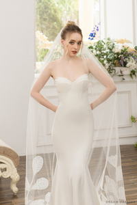 Bridal Veil with Large Floral Lace (#ISABELLE) - Dream Dresses by P.M.N.