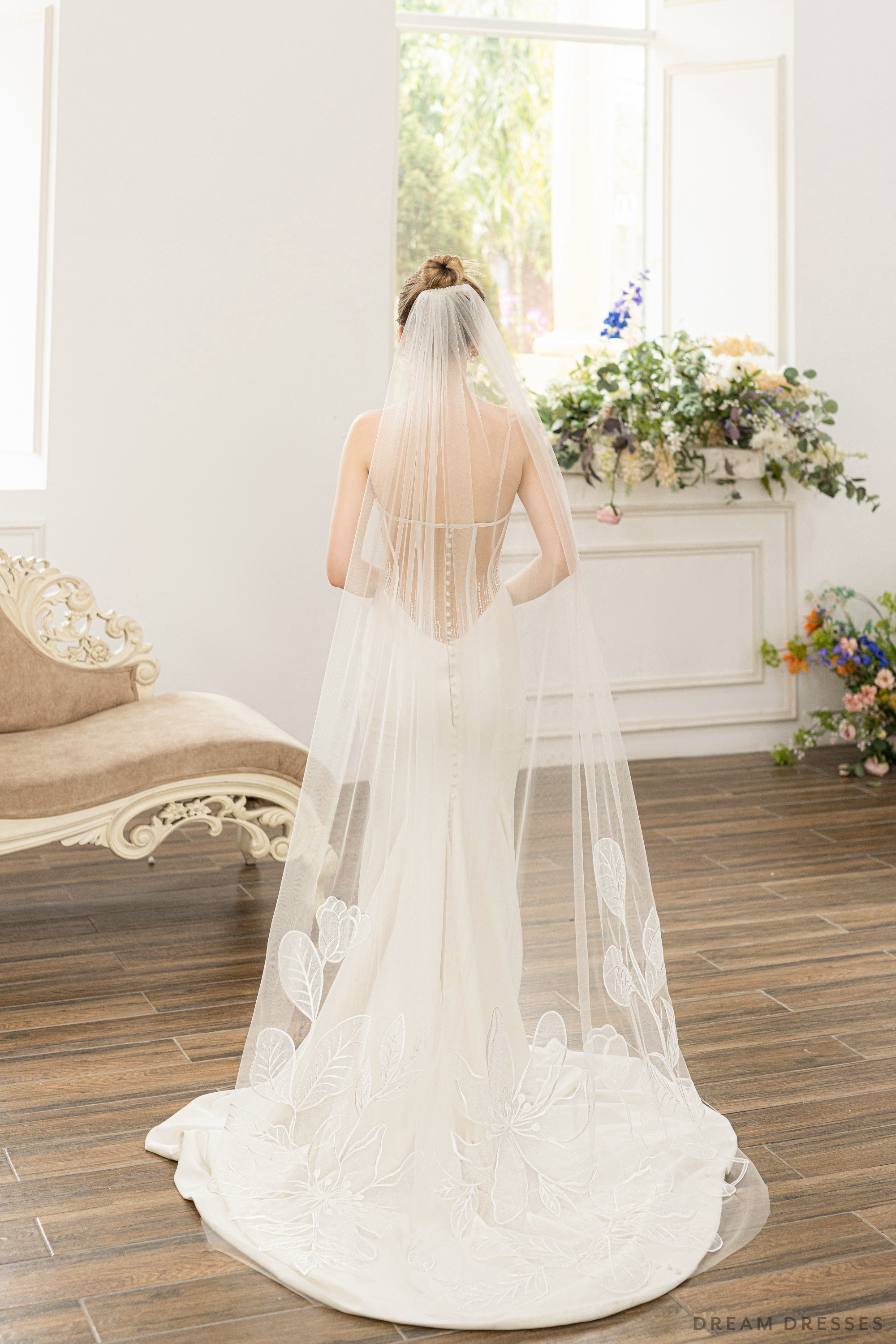 Bridal Veil with Large Floral Lace (#ISABELLE)