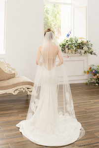 Bridal Veil with Large Floral Lace (#ISABELLE) - Dream Dresses by P.M.N.