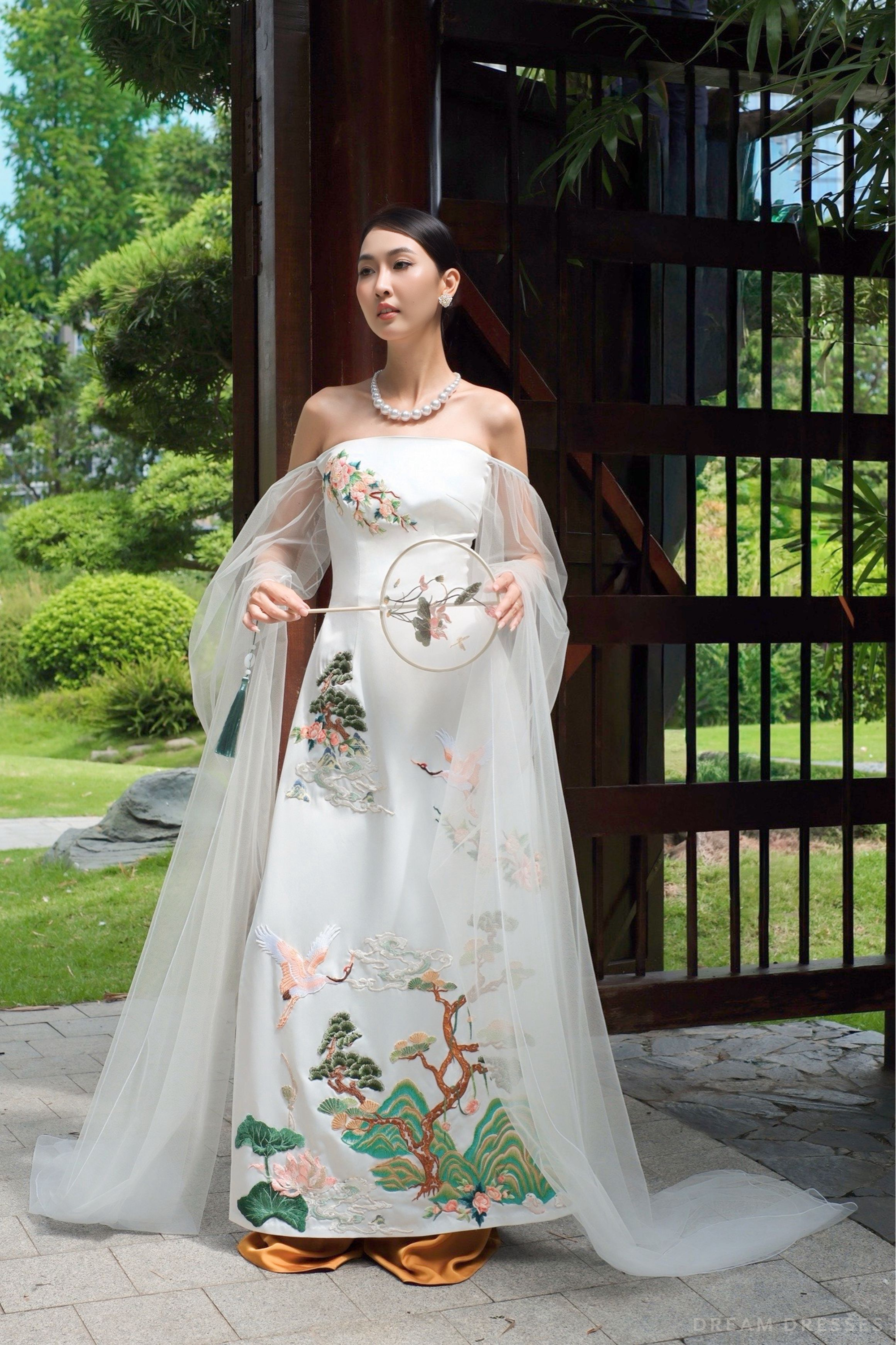 White Bridal Embroidery Ao Dai | Modern Vietnamese Bridal Dress (#ROYALINA)