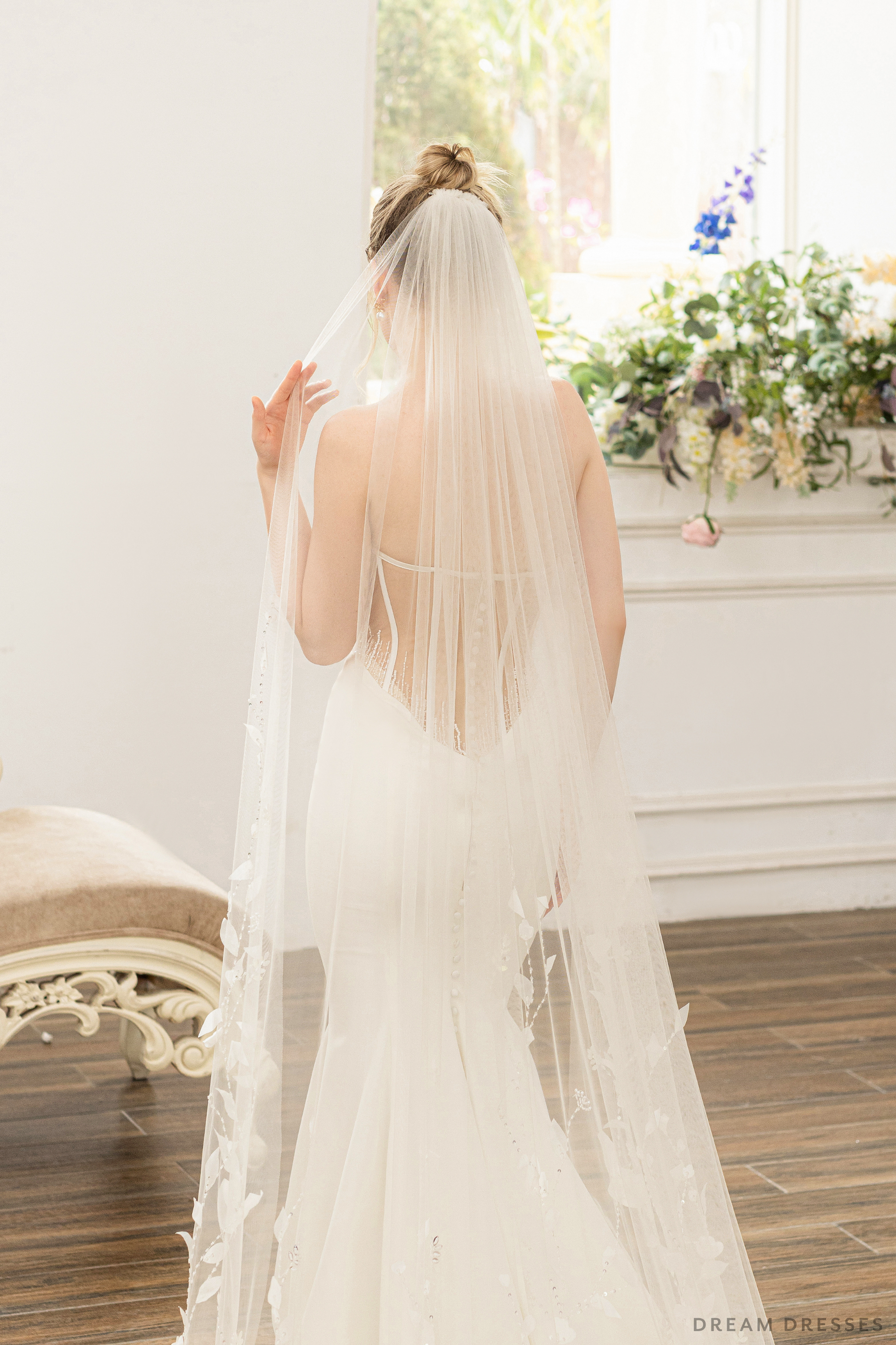 Bridal Veil with Lace and Crystals (#FANNY) - Dream Dresses by P.M.N.