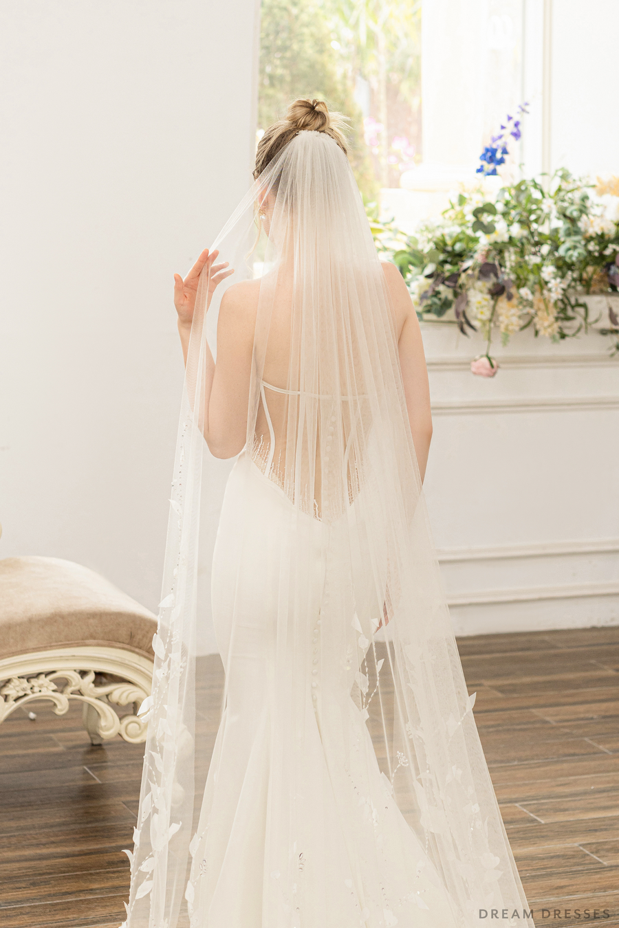 Bridal Veil with Lace and Crystals (#FANNY) - Dream Dresses by P.M.N.