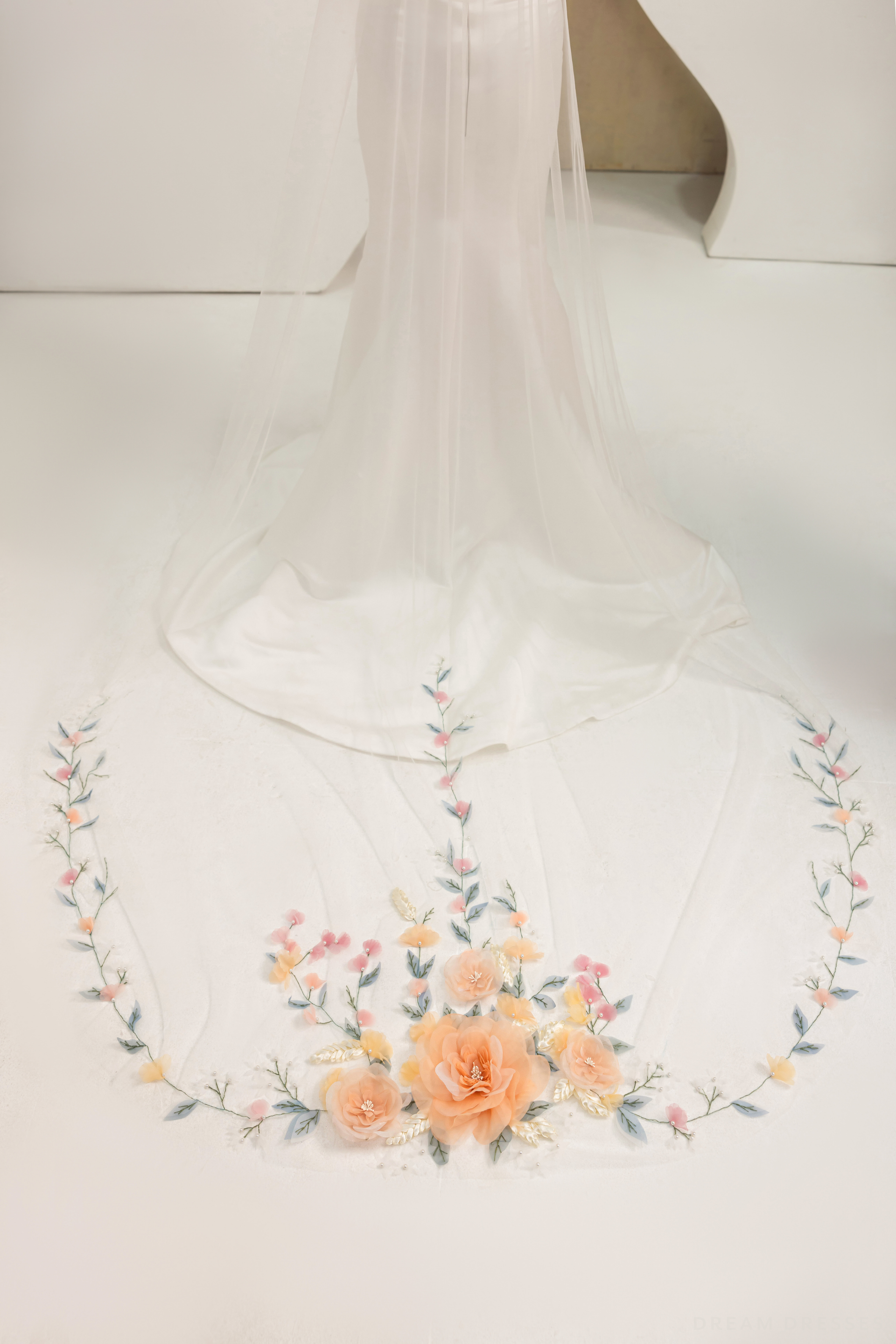 Single Tier 3D Flowers Wedding Veil (#KINSEY) - Dream Dresses by P.M.N.