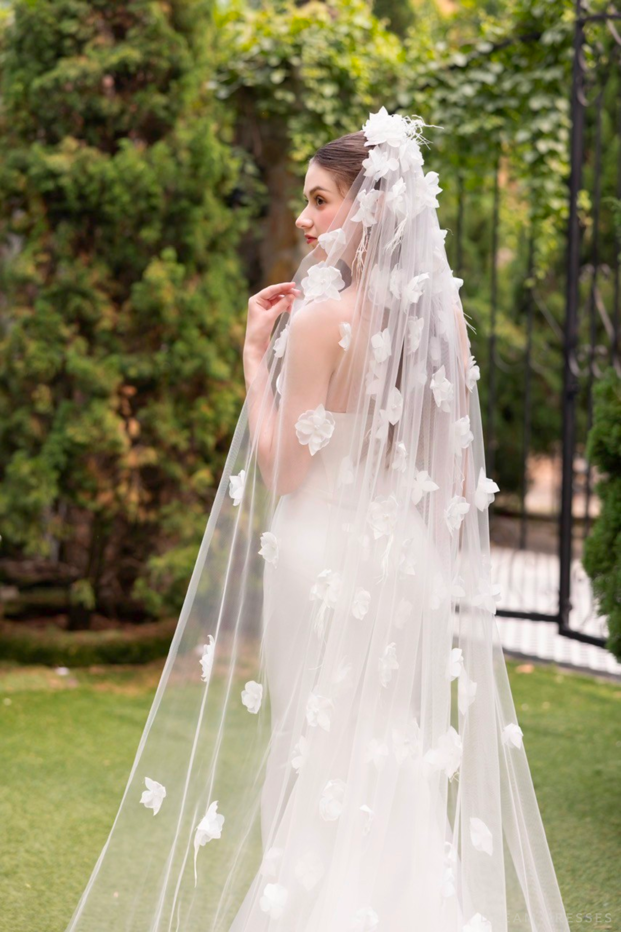 Semi Cathedral 3D Flowers Wedding Veil (#RAHA)