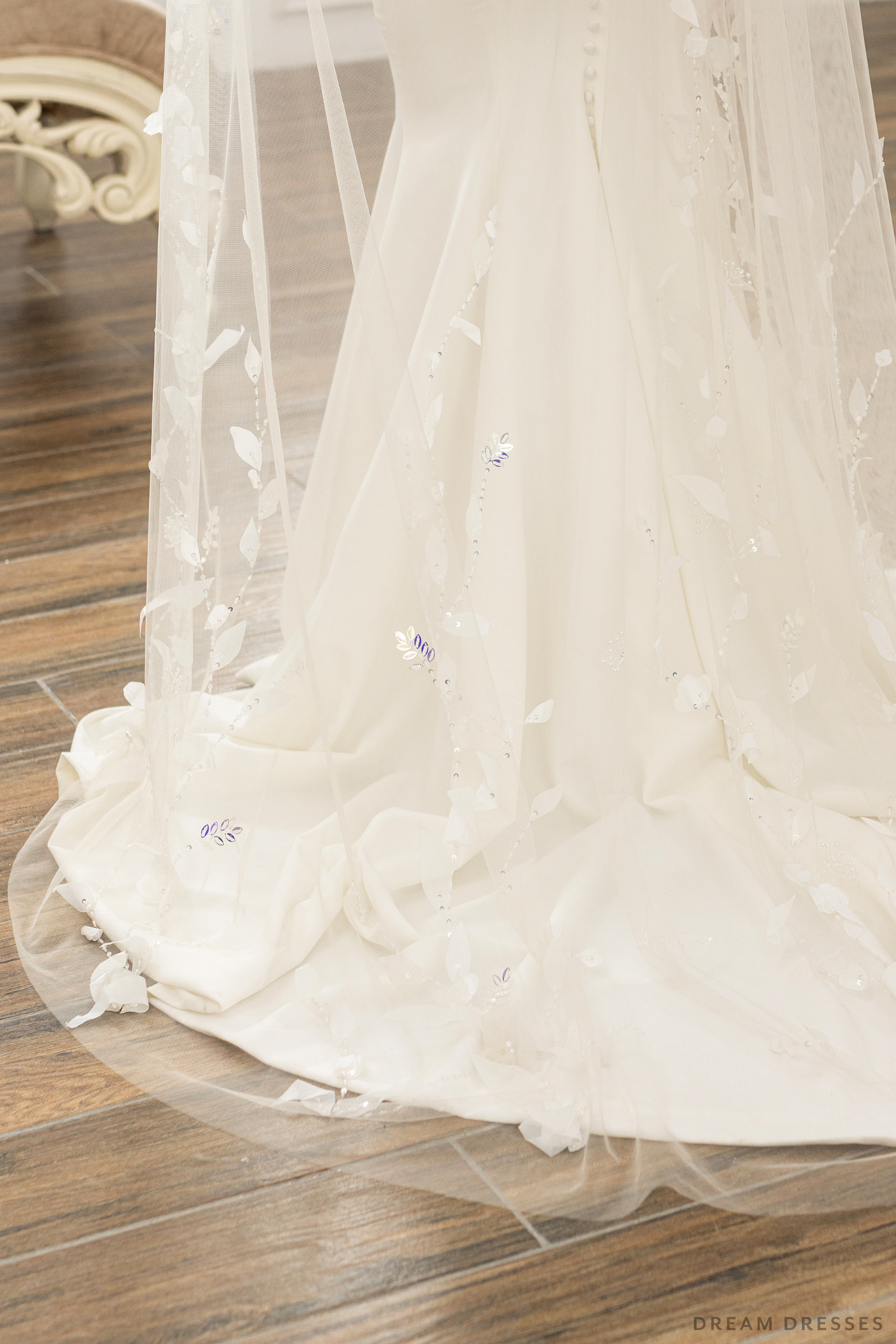 Bridal Veil with Lace and Crystals (#FANNY) - Dream Dresses by P.M.N.