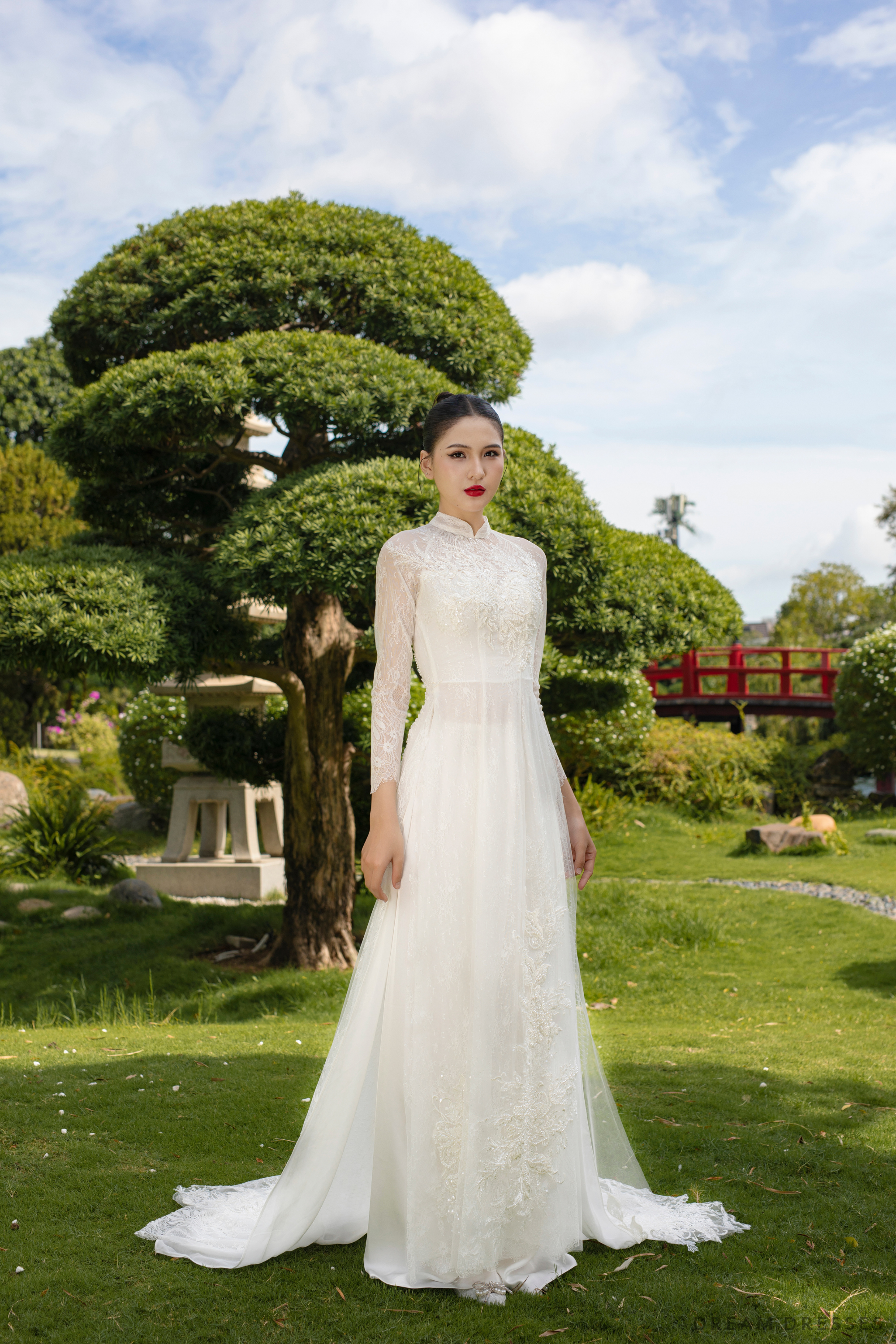 White Bridal o Di with Couture Lace | Vietnamese Traditional Dress White Bridal o Di with Couture Lace | Vietnamese Traditional Dress